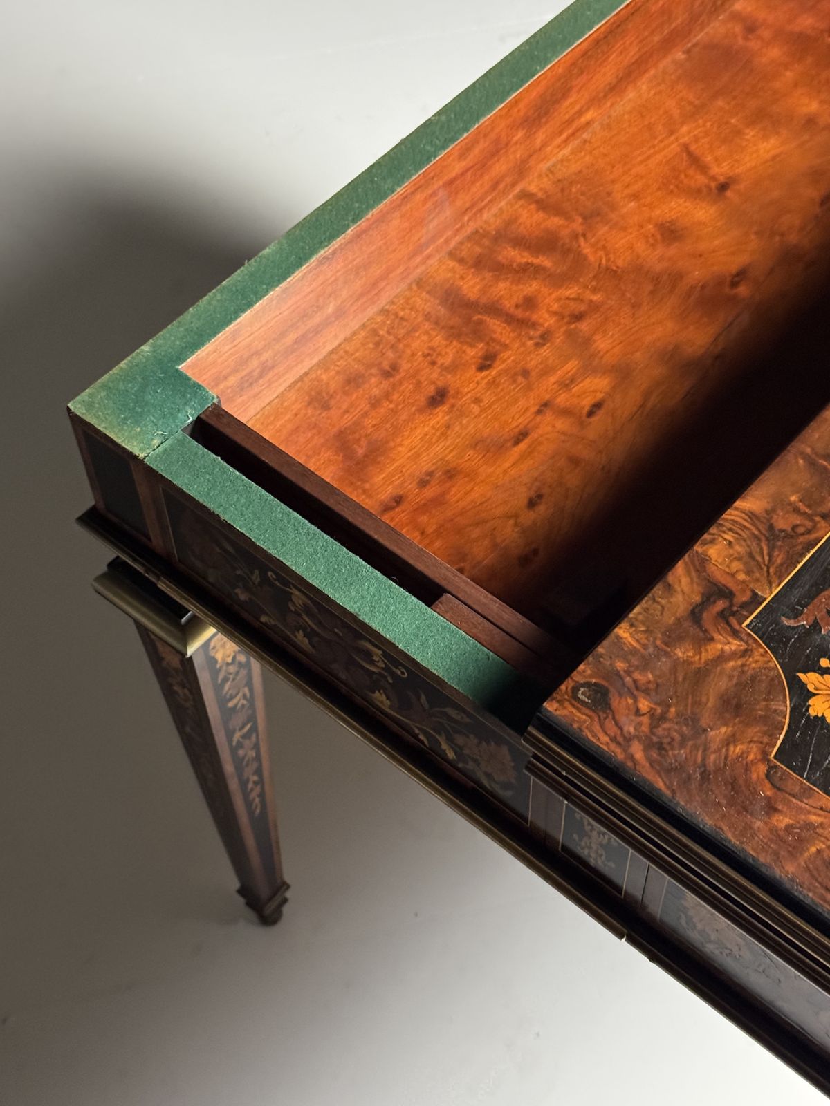 photo vinterior French 19th Century Marquetry Gaming Table