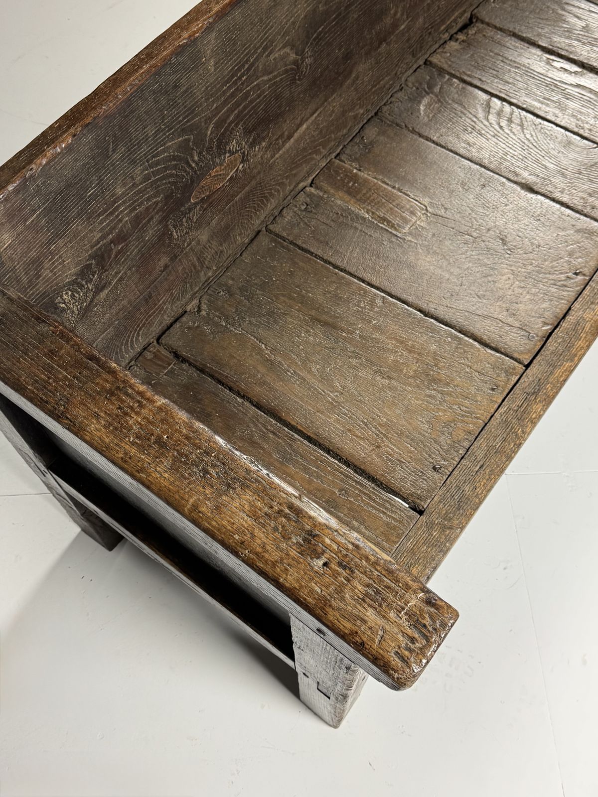 photo furniture Spanish Bank 18th Century, 18th Century And Earlier