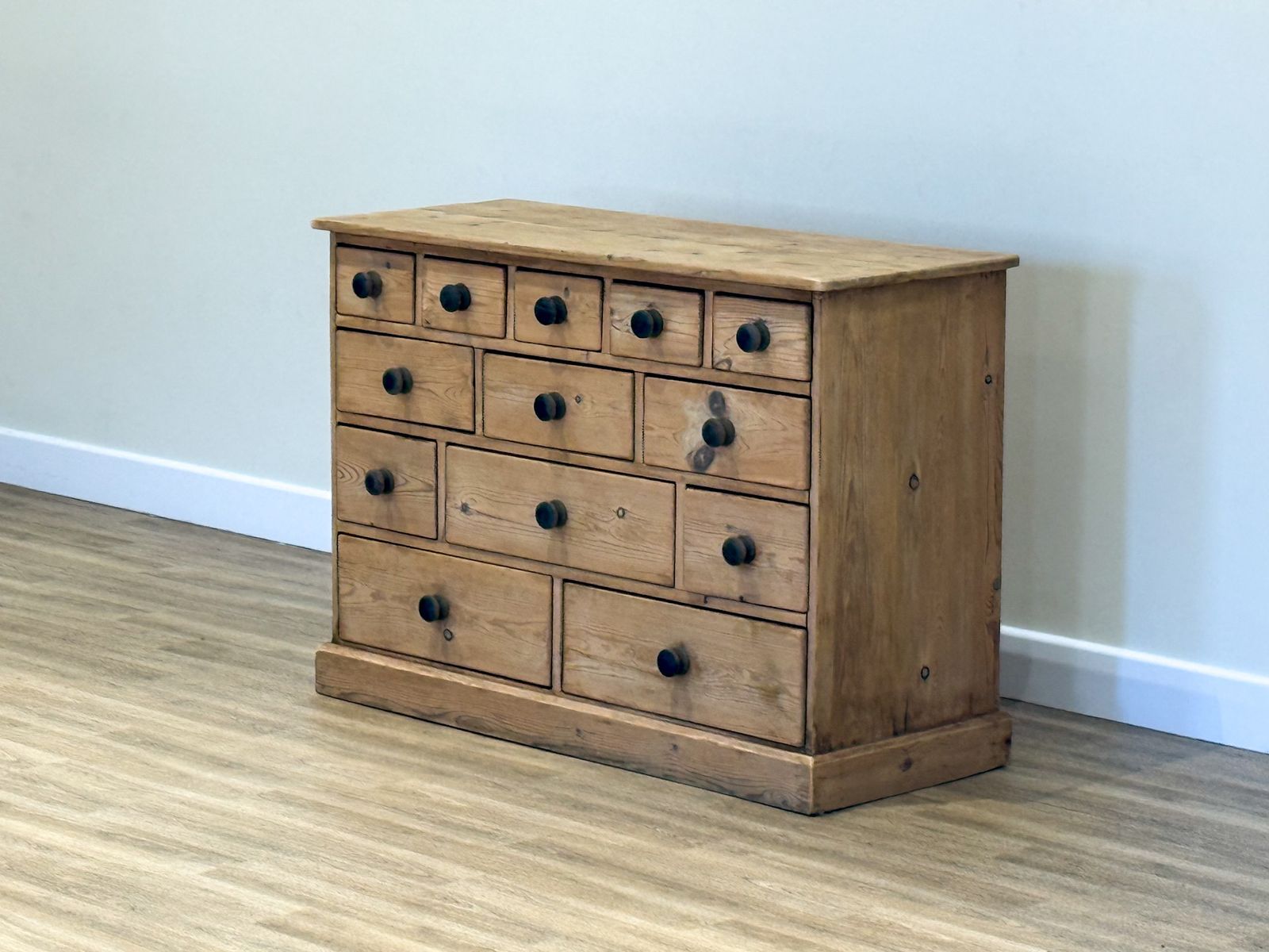 photo vinterior Pine Chest Of Drawers – 13 Drawer Stripped Antique Storage