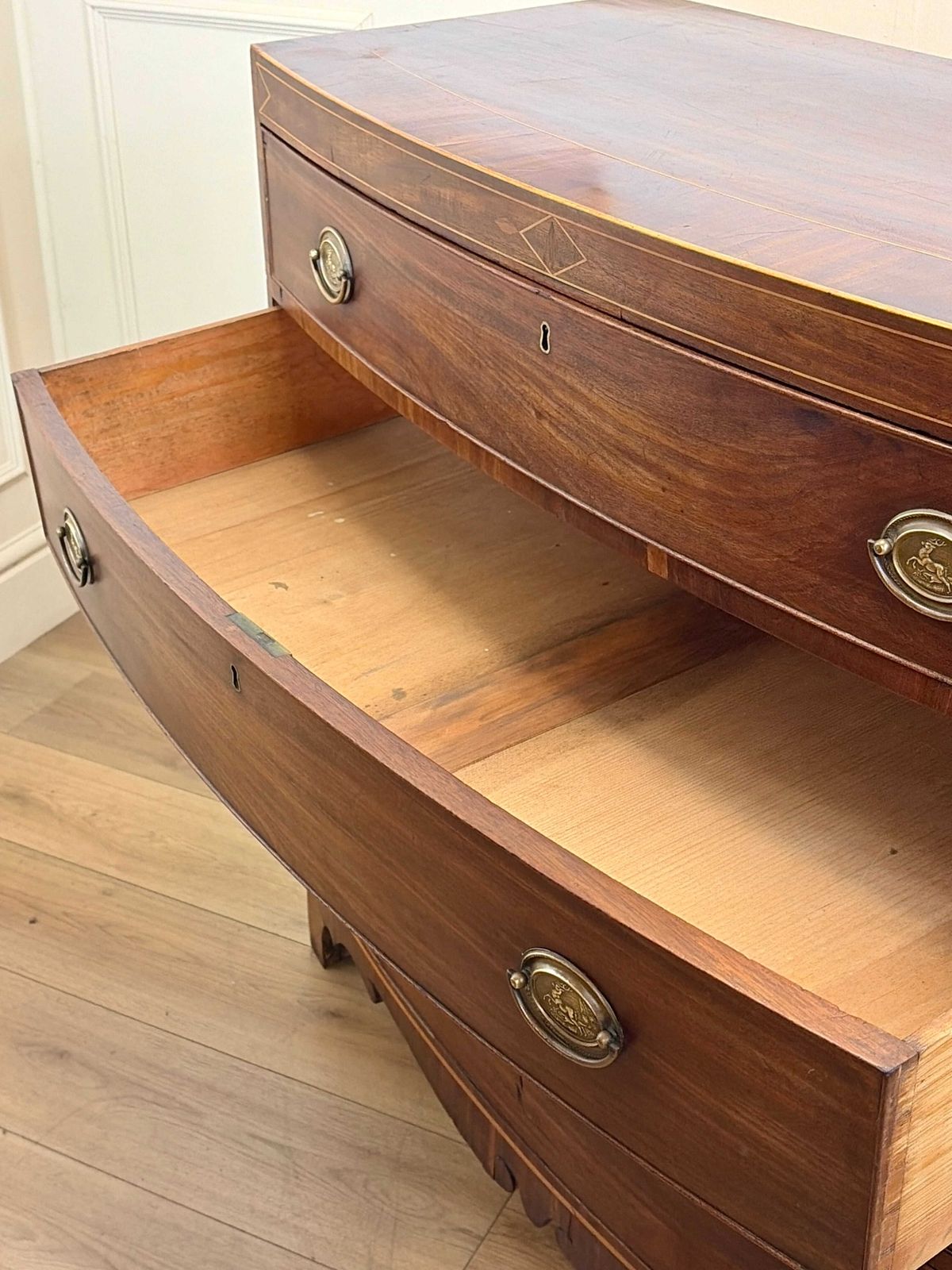 photo vinterior Antique Country Regency Bow Fronted Chest Of Drawers