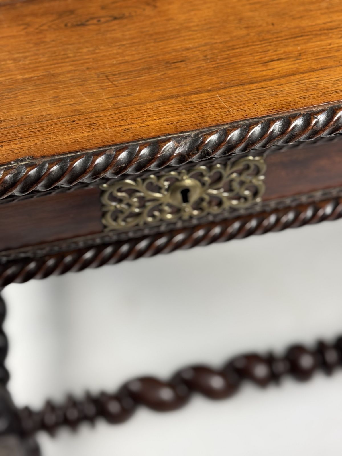 photo vinterior 18th Century Portuguese Table, 18th Century And Earlier