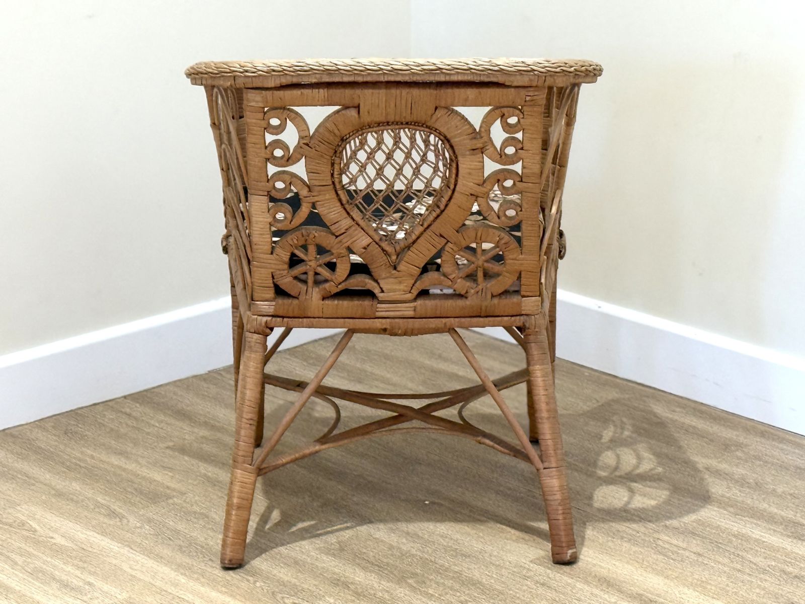 photo furniture Late 19th–Early 20th Century French Wicker Conservatory Set With Heart Shaped Backs And Glass Top Table