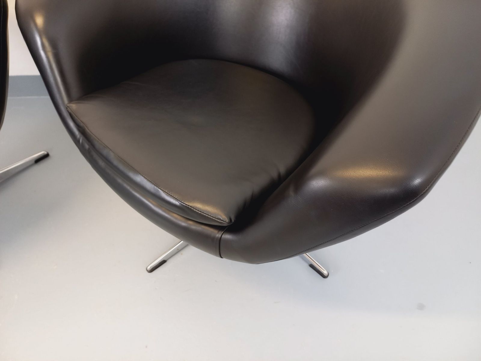 photo for sale 2 Swivel Armchairs In Black Imitation Leather And Chrome