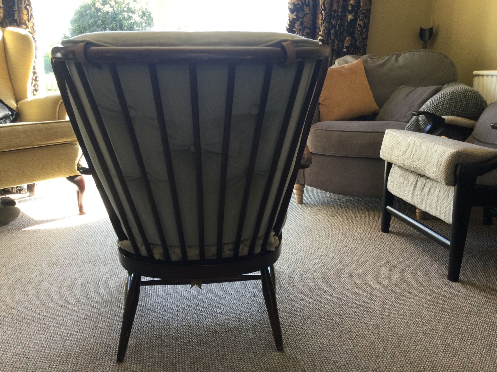 Lovely Mid Century Ercol Arm Chair In A Very En Point Light Moss Green Colour. photo vintage