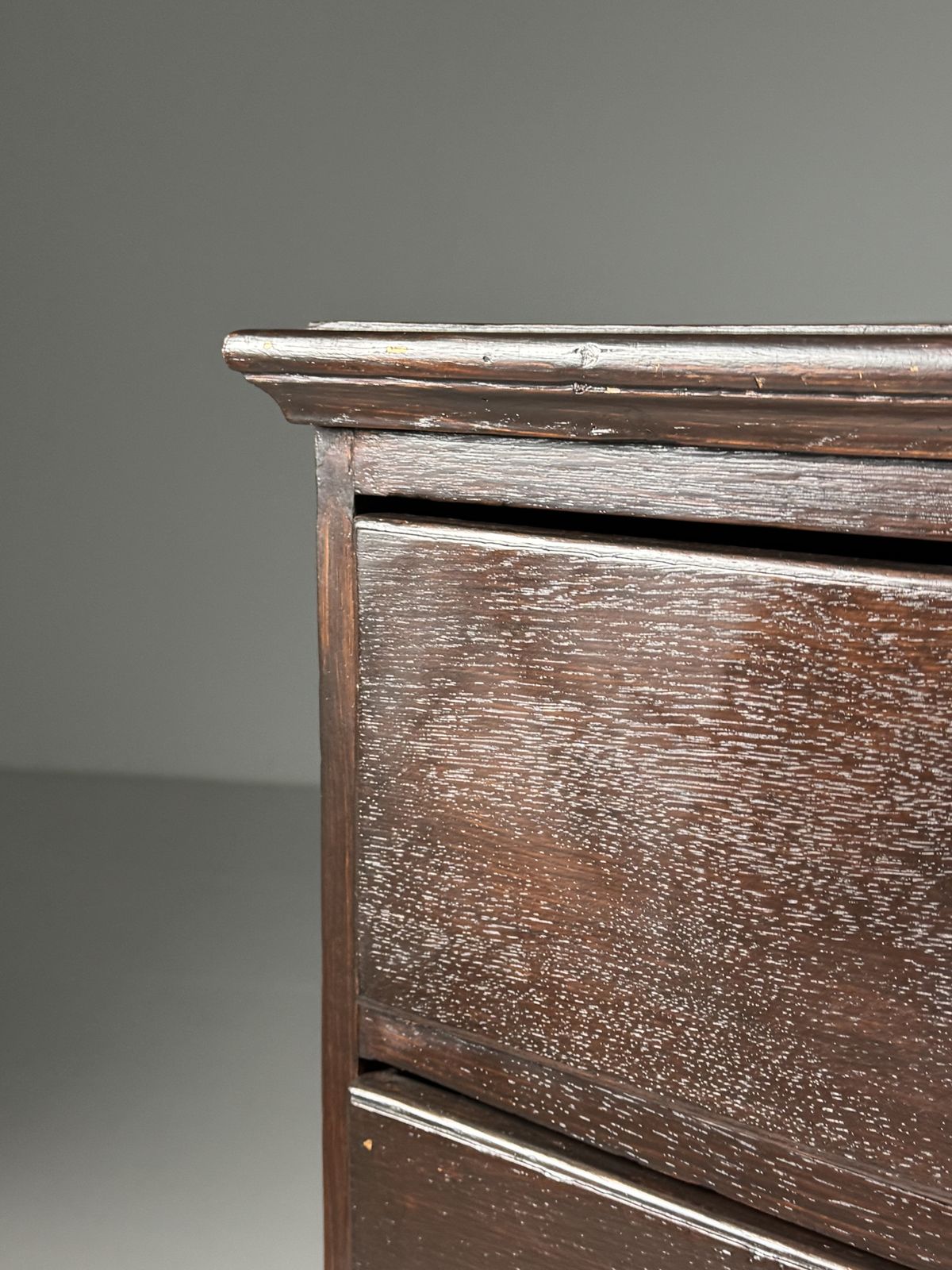 photo vinterior English 19th Century Oak Chest Of Drawers
