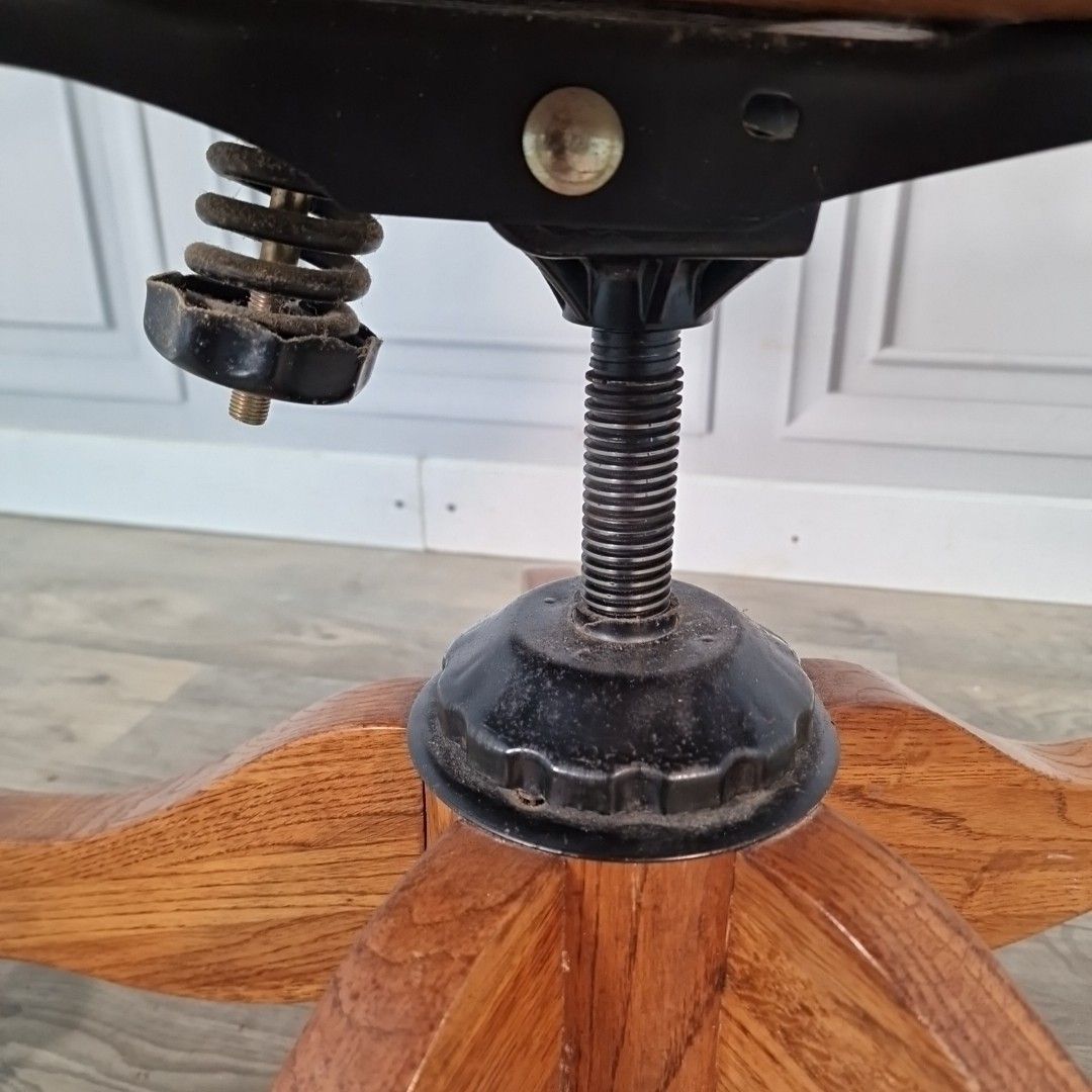 photo vinterior Vintage Oak Swivel Chair Wooden Desk Seat Colonial Style Office Armchair Carved