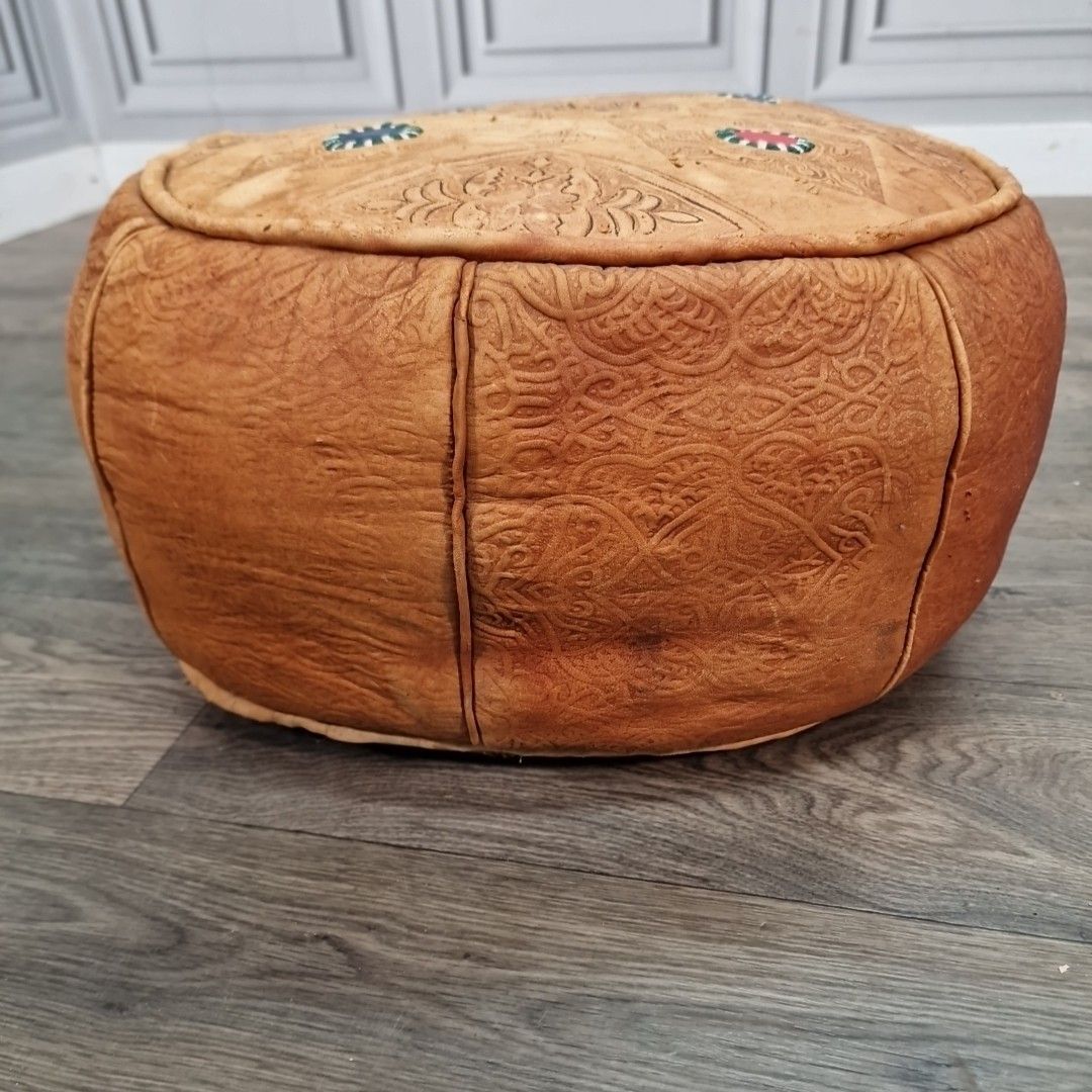 Vintage Leather Pouffe Footstool Moroccan Style Round Ottoman Camel Detailing photo vinterior