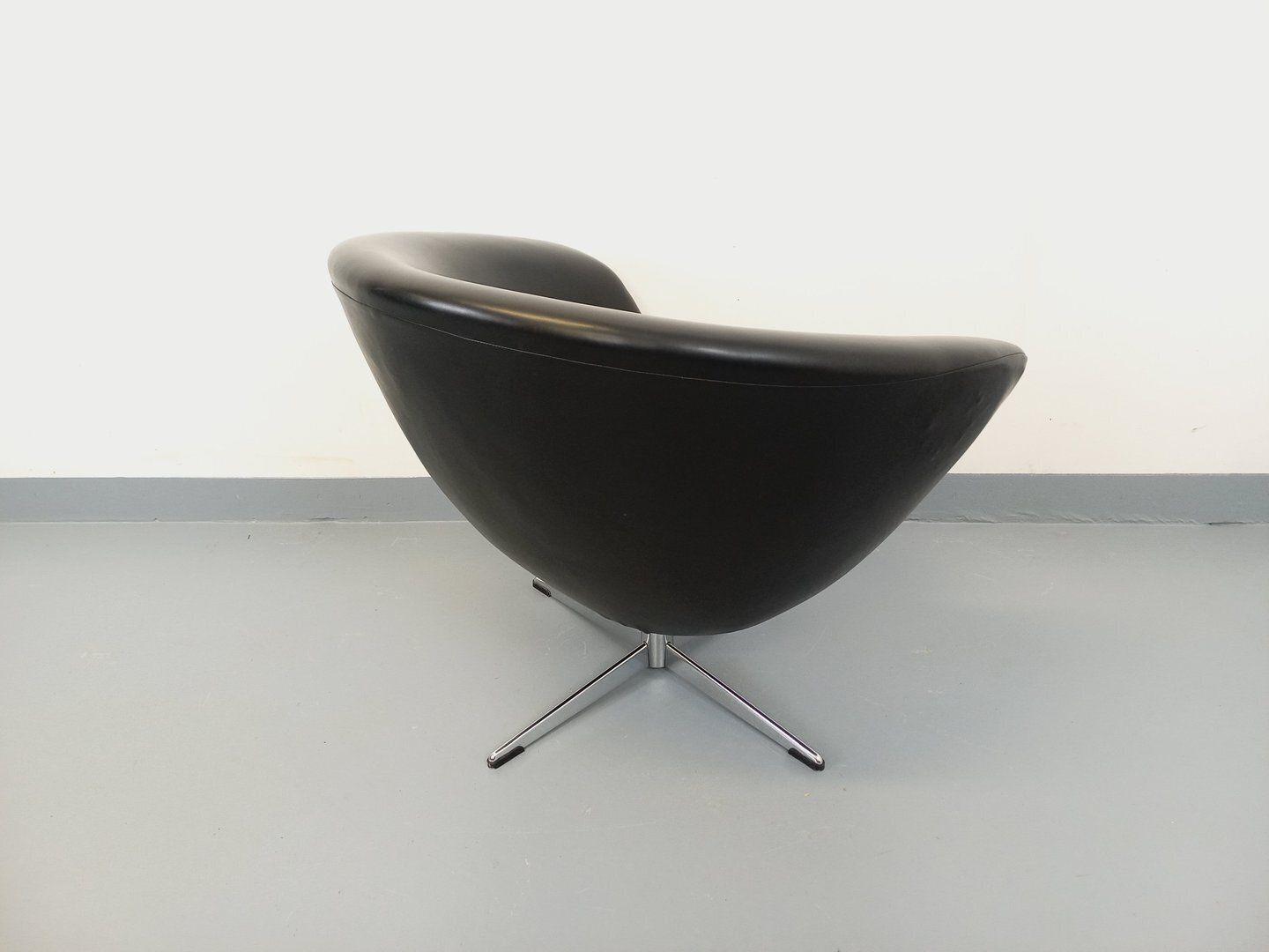 Swivel Armchair In Black Imitation Leather And Chrome photo for sale
