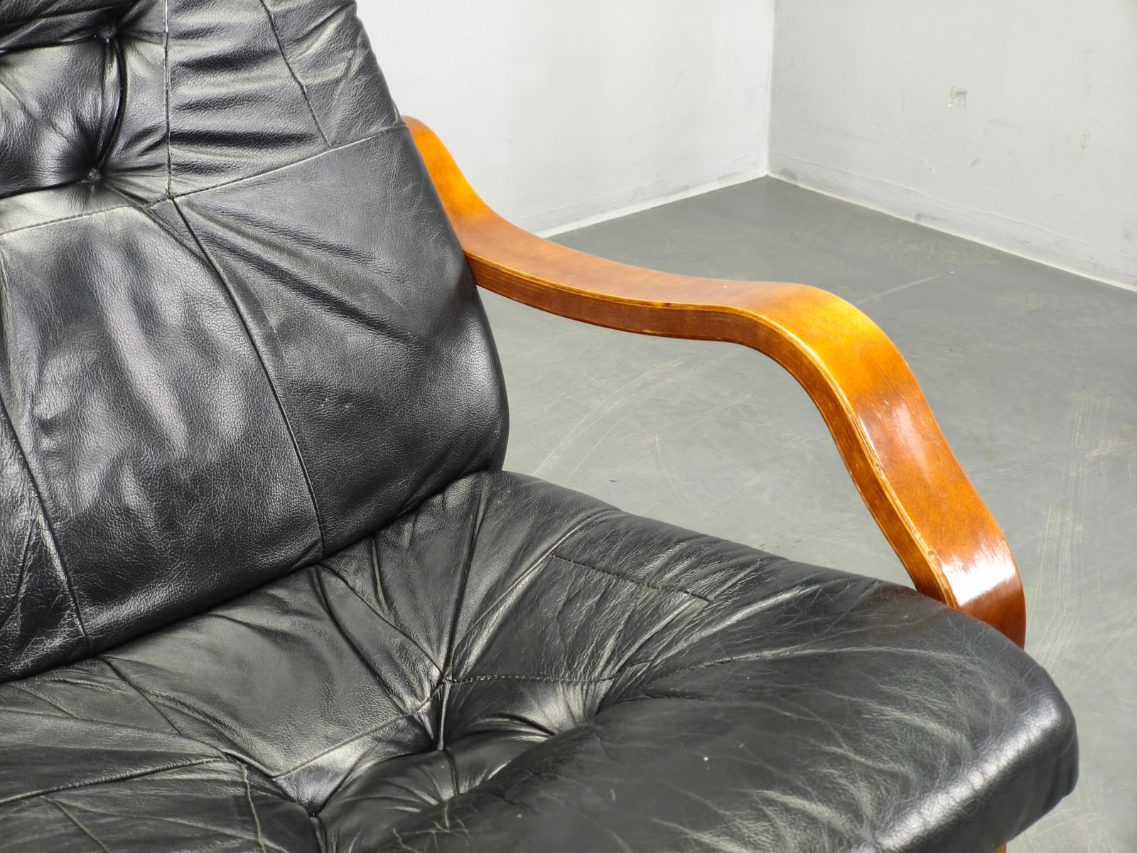Scandinavian Leather Sofa In The Style Of Alvar Aalto, 1970s photo vinterior