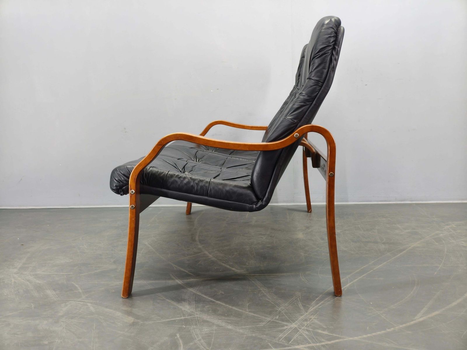 photo furniture Scandinavian Leather Sofa In The Style Of Alvar Aalto, 1970s