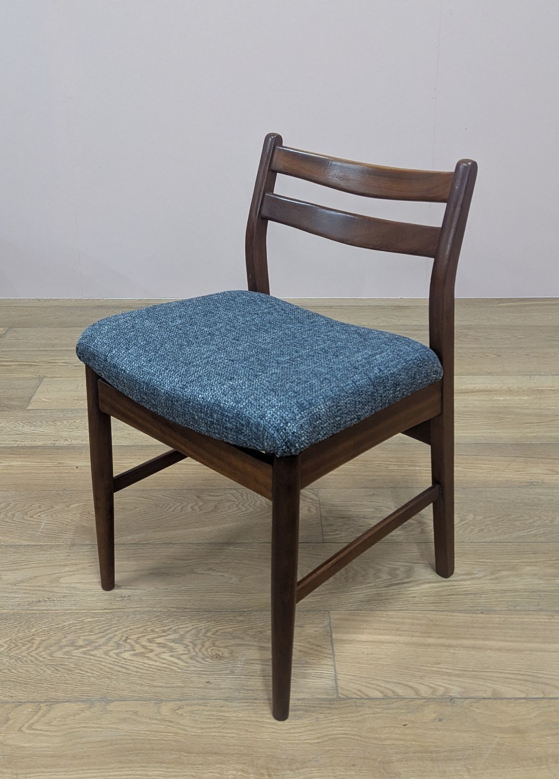 photo vintage Set Of Four Vintage 1970s Dining Chairs By Jentique – New Upholstery