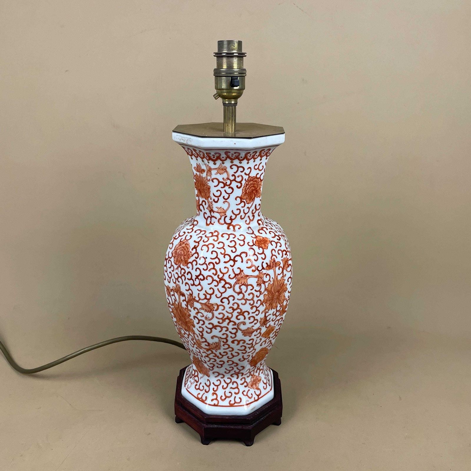 Oriental Ceramic Lamp Orange White Ginger Jar Hand Painted Floral Light Table Brass Gold Chinoiserie Chinese Ornate Pattern Wood Base photo Lighting