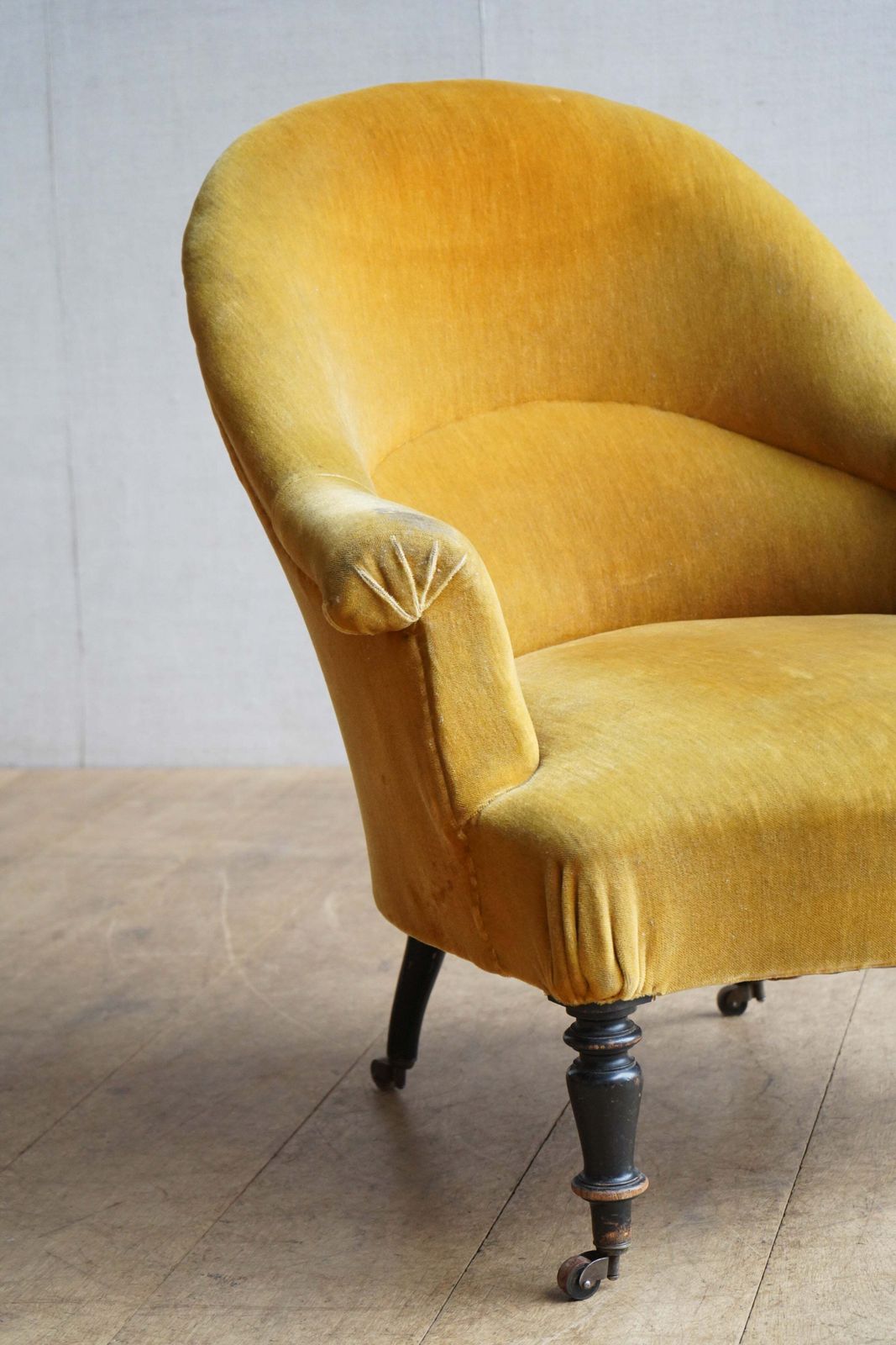 591.0 French Mustard Tub Chair photo
