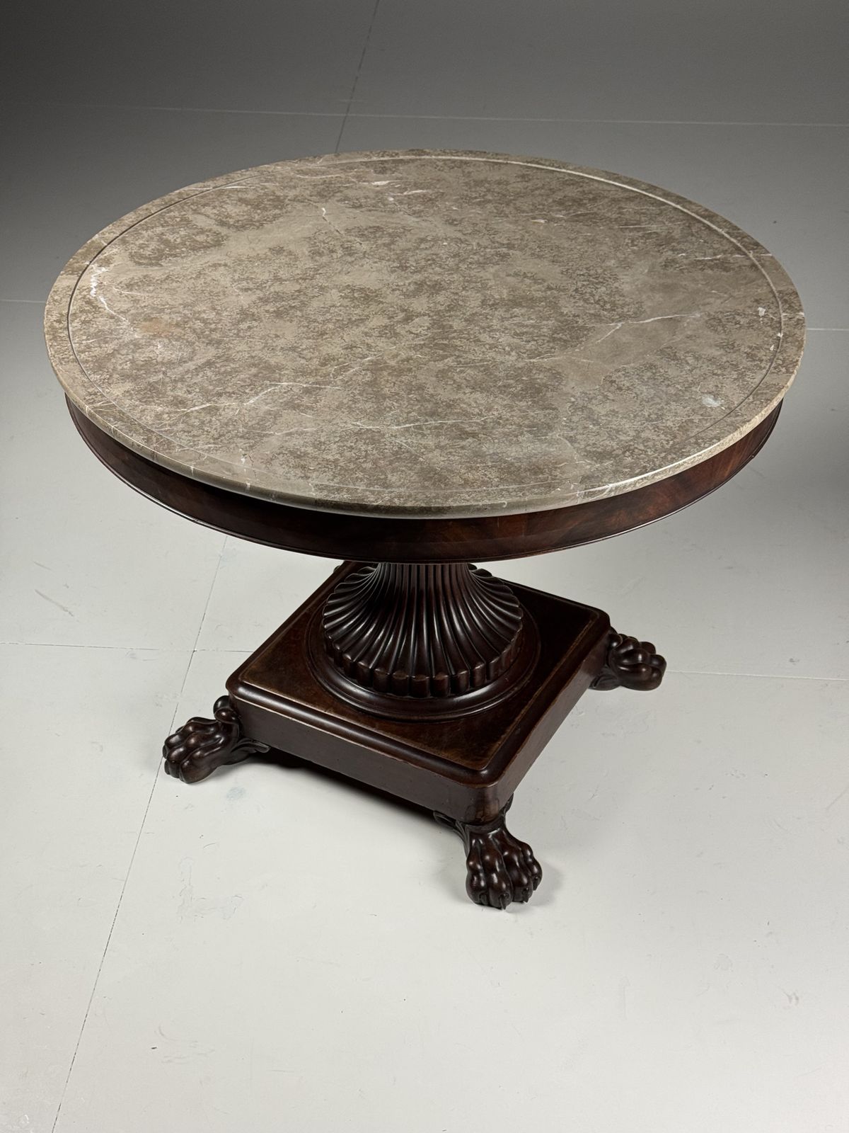 Mahogany Center Table 19th Century photo vinterior