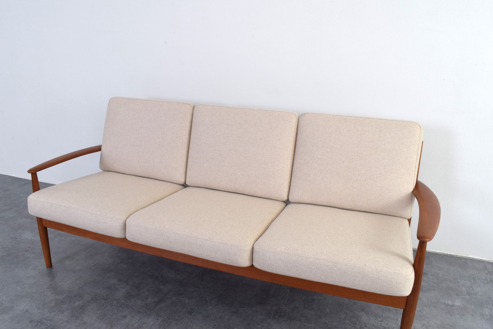 photo vinterior Mid Century Danish Teak & Wool Sofa By Grete Jalk For France & Søn