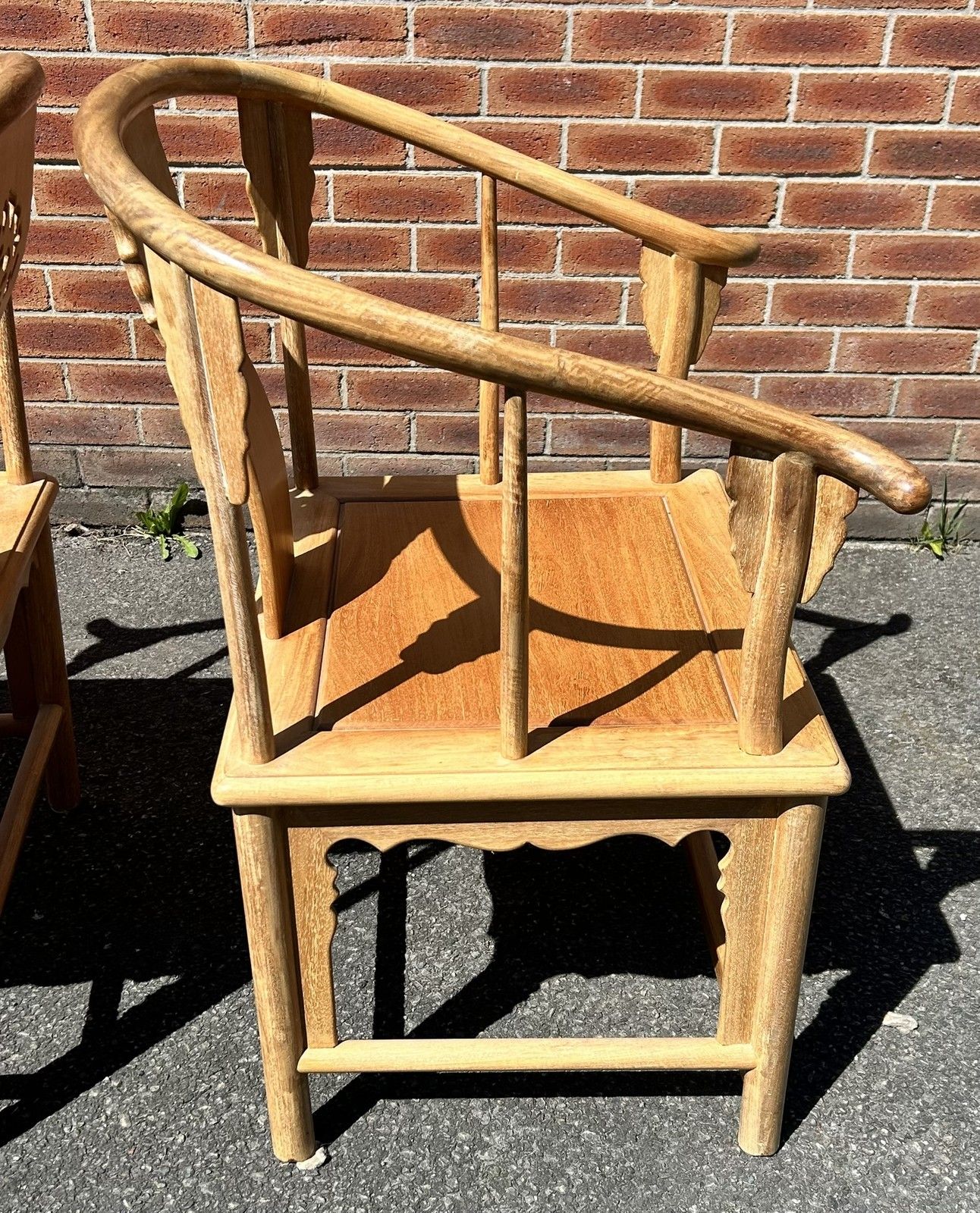 photo vinterior Pair Of Quality Ming Style Chinese Oriental Elm Wishbone Bentwood Arm Chairs