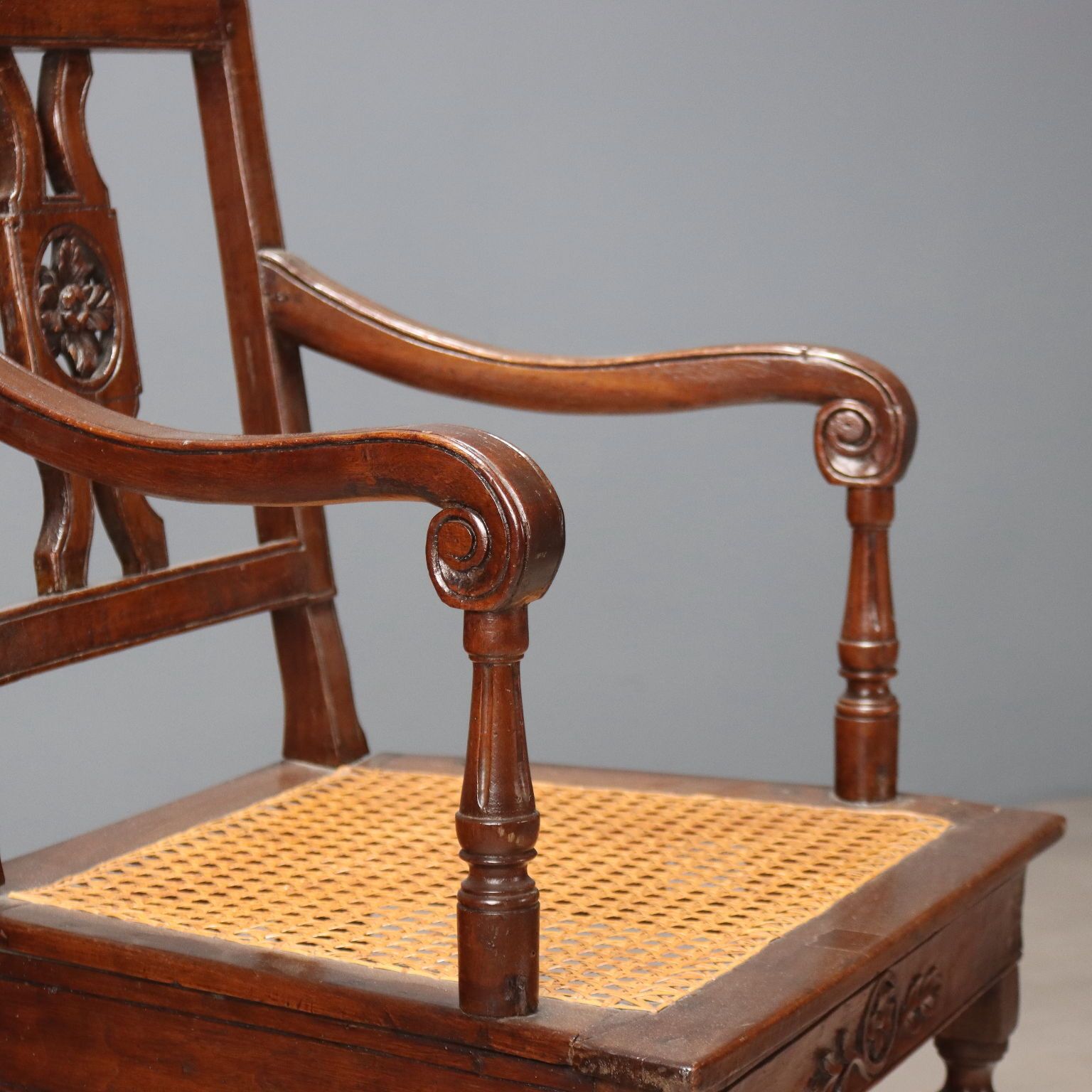Fauteuil Neoclassicistisch Walnoot Stof Italië 18e Eeuw photo Meubels