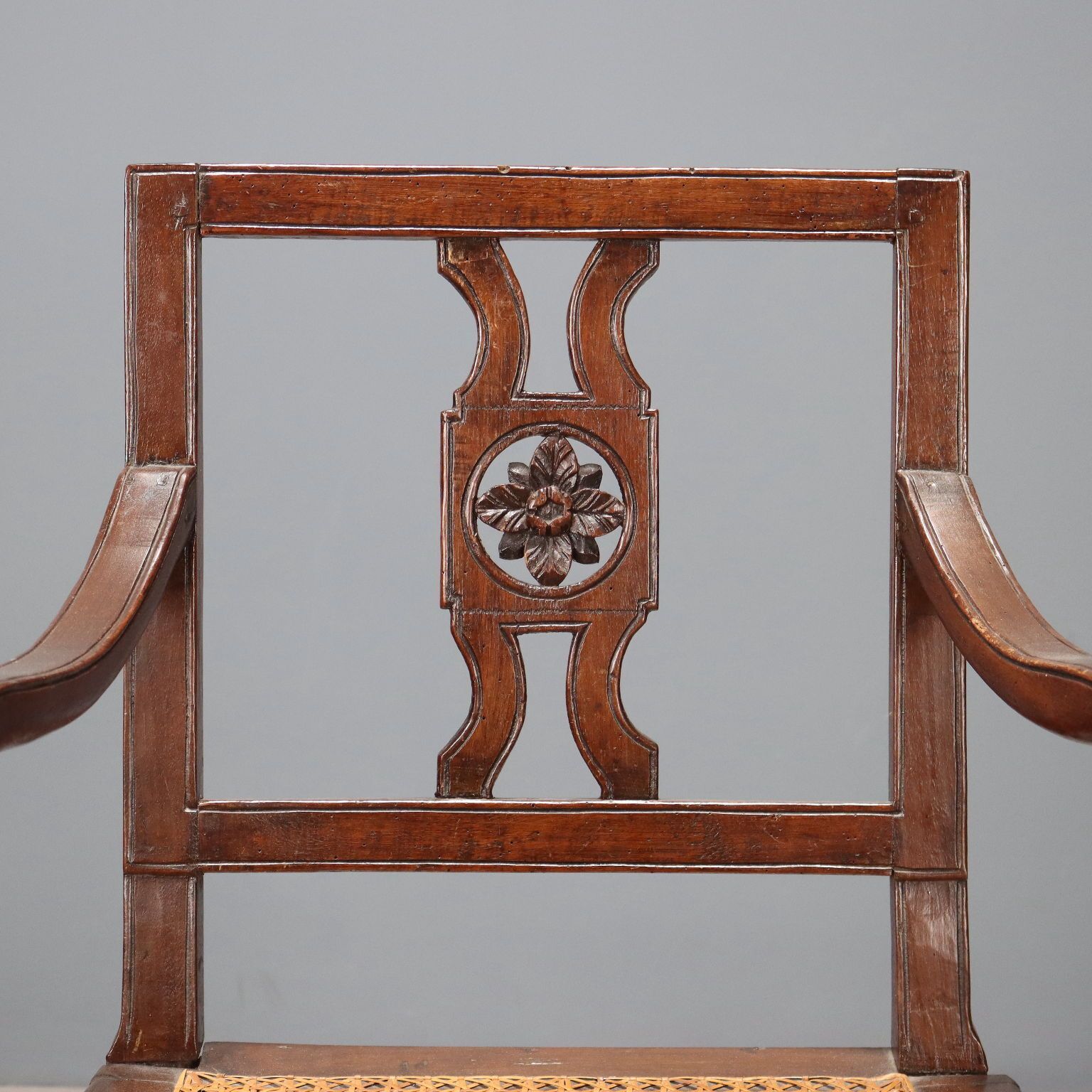 Fauteuil néoclassique en noyer et tissu, Italie, XVIIIe siècle photo 430.0