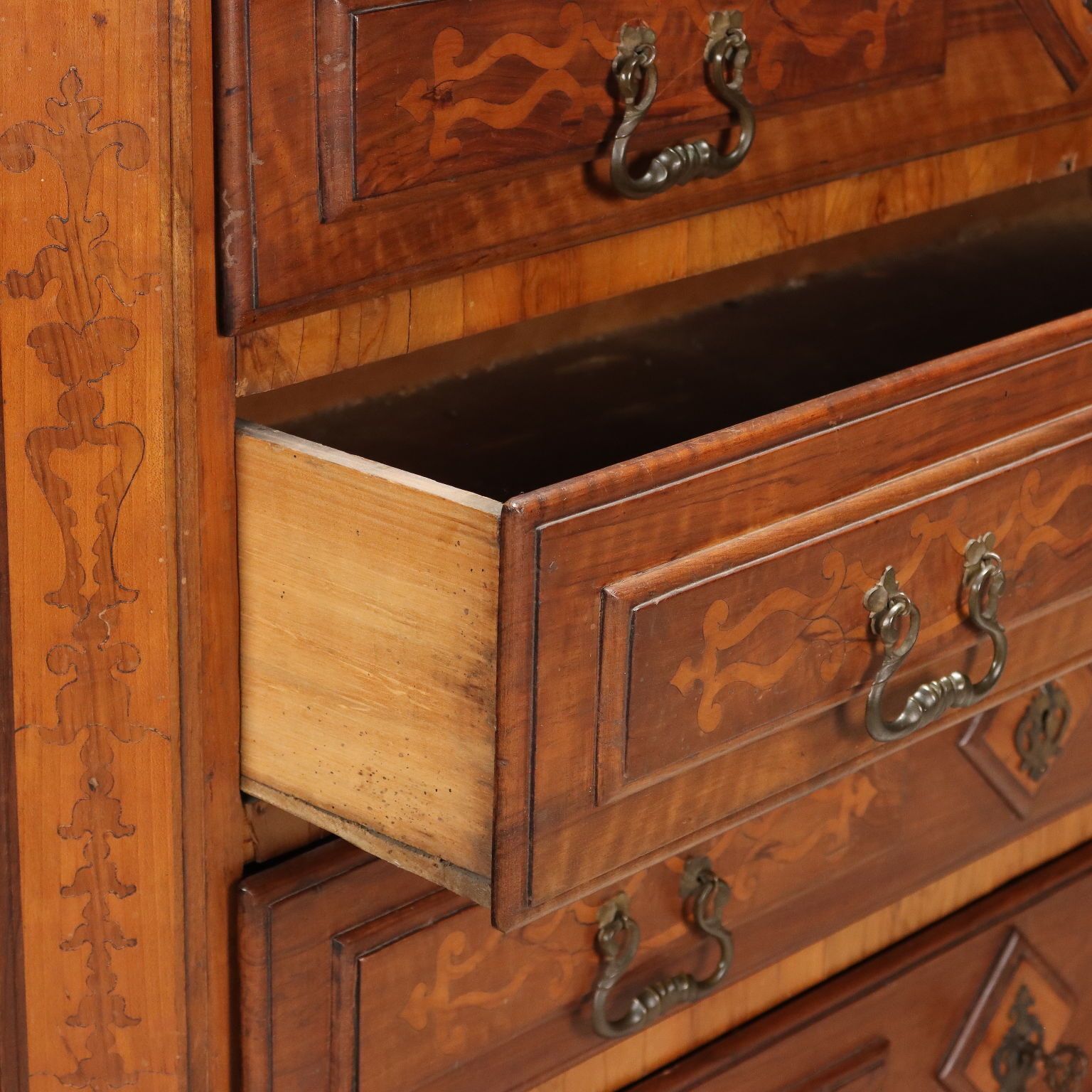 Chest Of Drawers Baroque Walnut 4 Drawers XVIII Century photo Furniture
