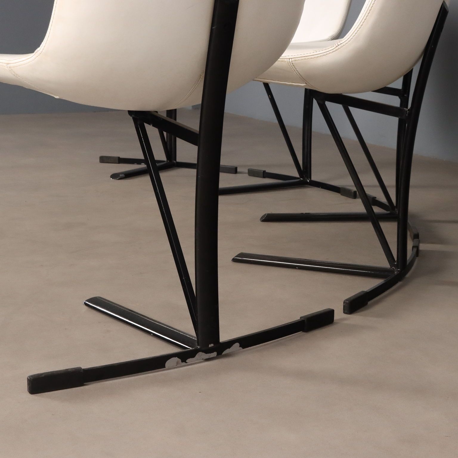 photo furniture Vintage Saporiti Chairs Metal Leatherette Design Italy 1960s