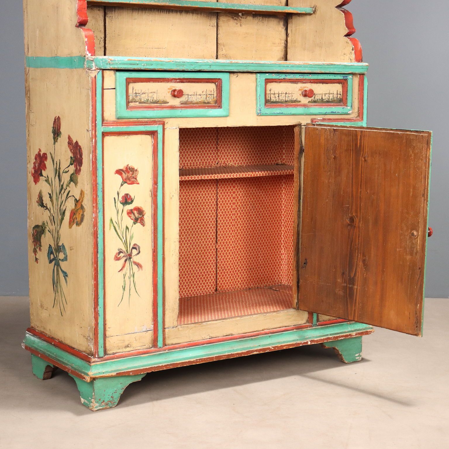 Mobilier Armoire d'époque en bois laqué, Roumanie, XIXe siècle photo