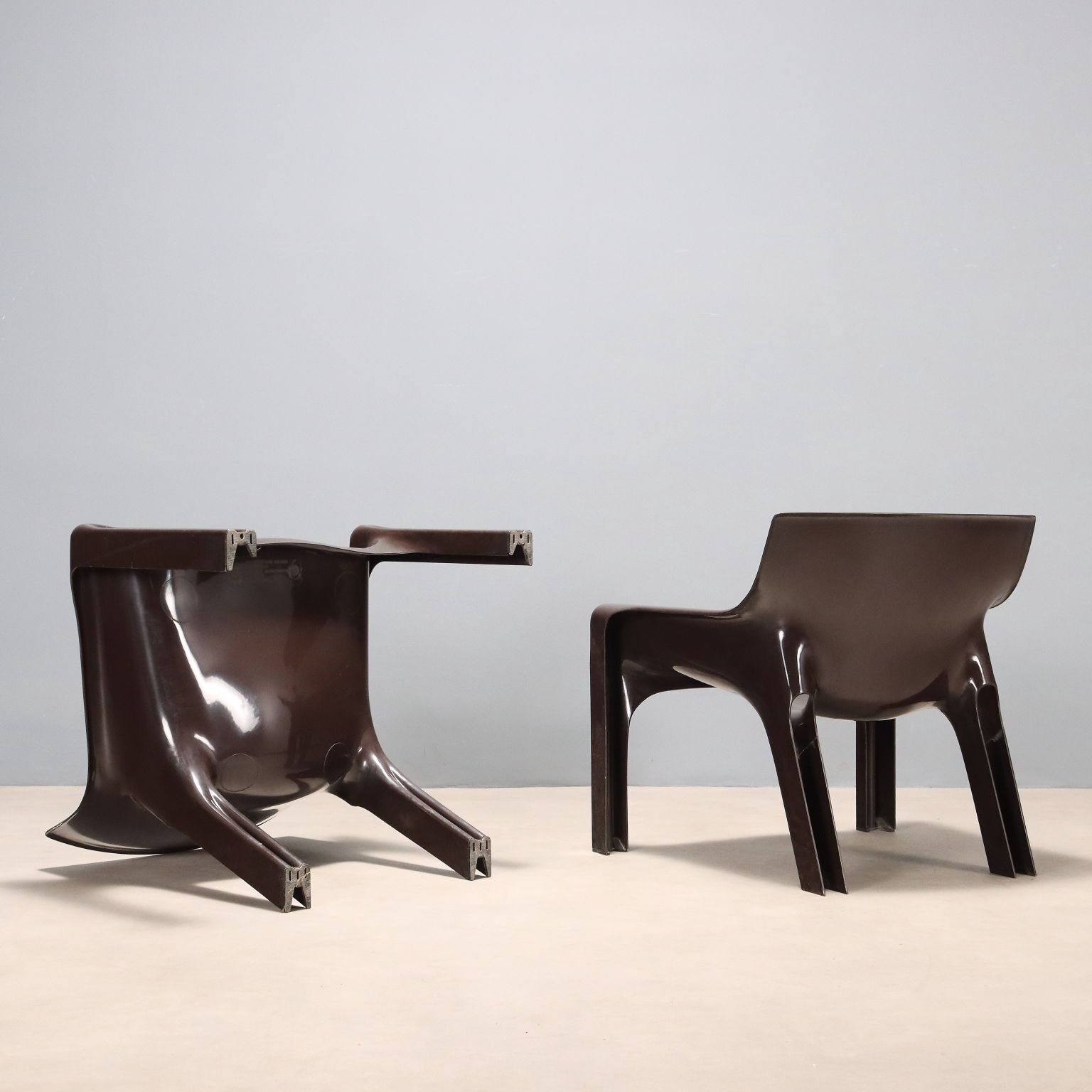 photo furniture Artemide Vicario Armchairs Vintage Design V. Magistretti Italy 1960s