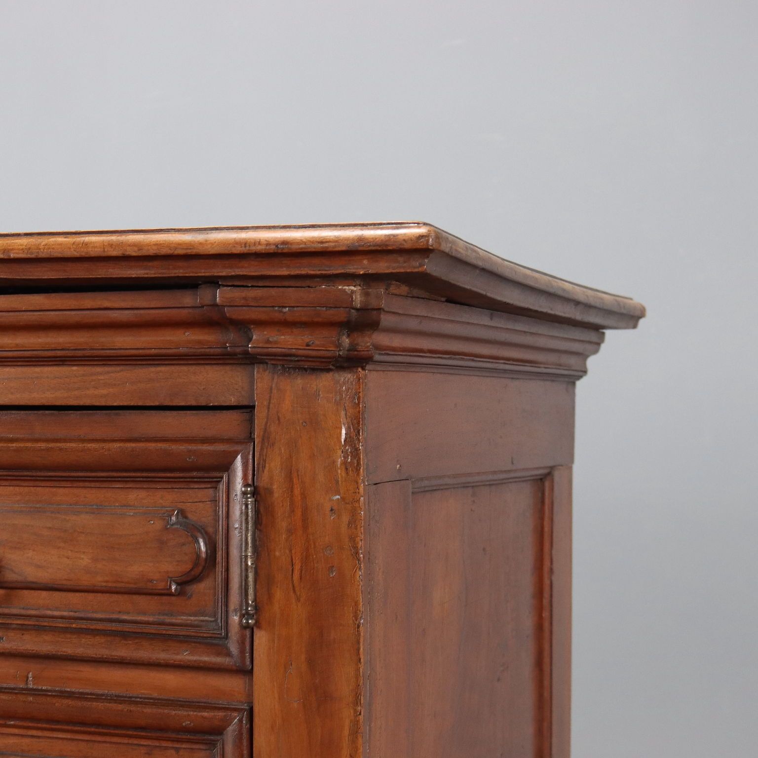 Armoire d'époque en noyer, Italie, fin du XIXe siècle photo vintage