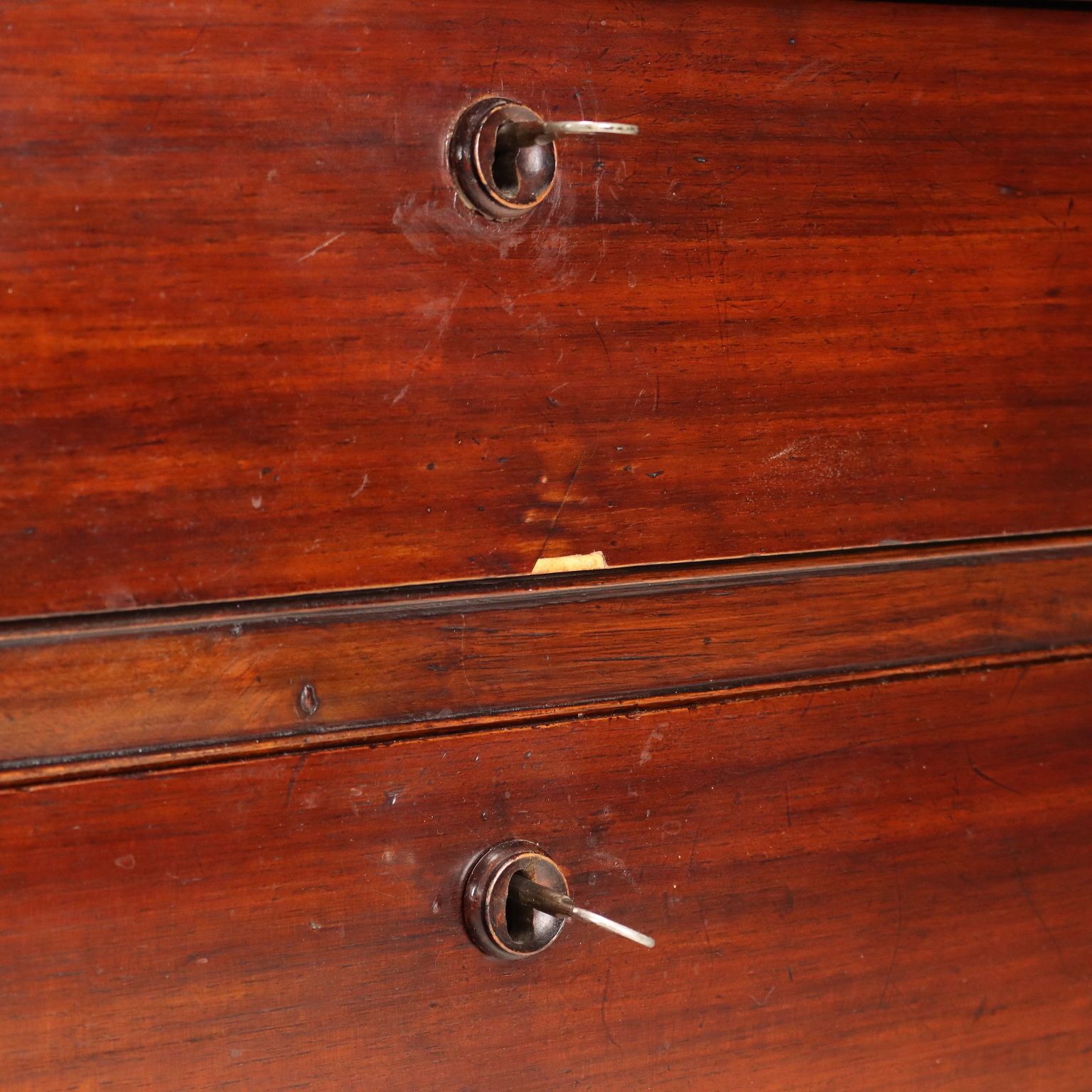Commode d'époque Louis-Philippe en noyer, XIXe siècle photo vinterior