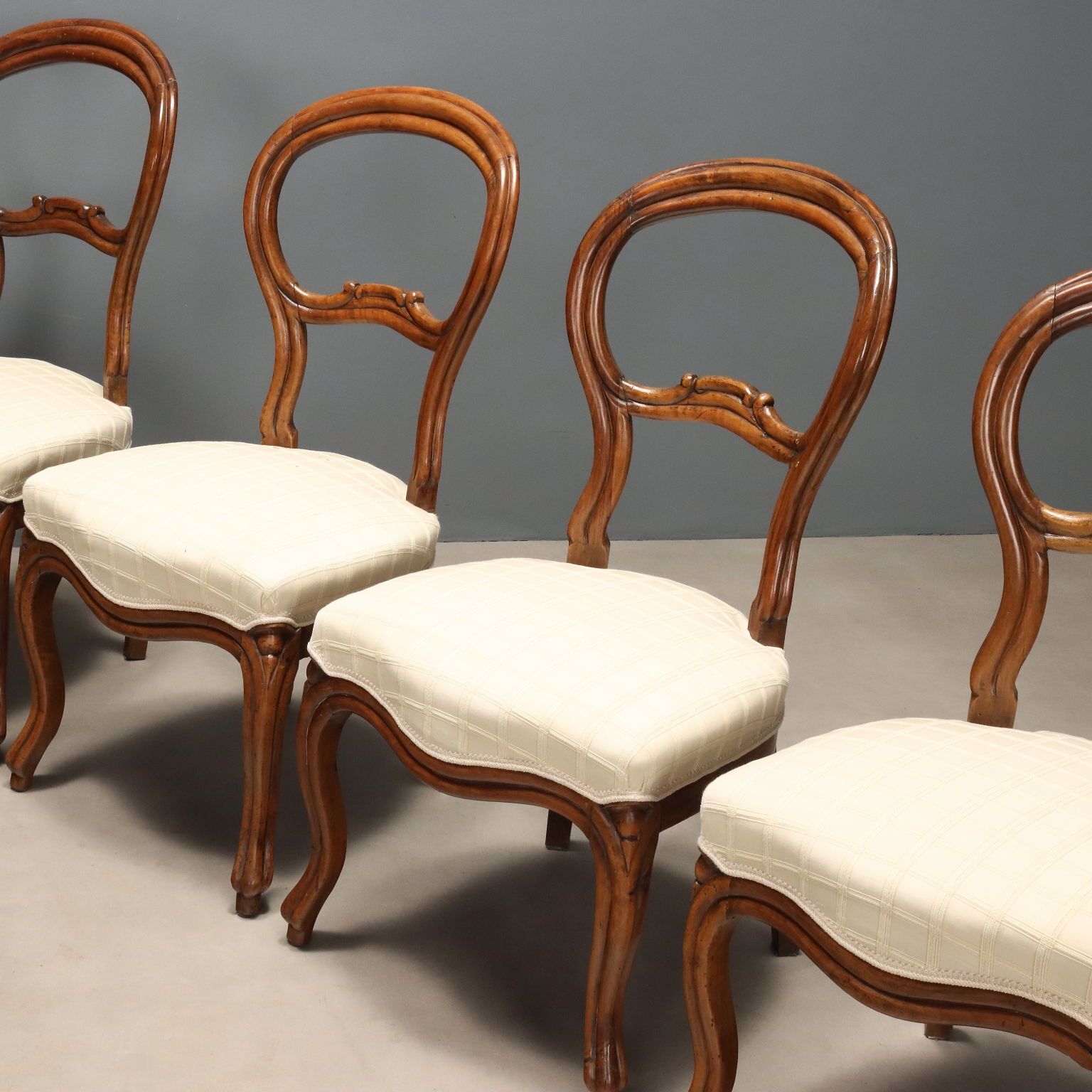 Chaises d'époque Louis-Philippe en noyer et tissu, Italie, XIXe siècle photo Mobilier
