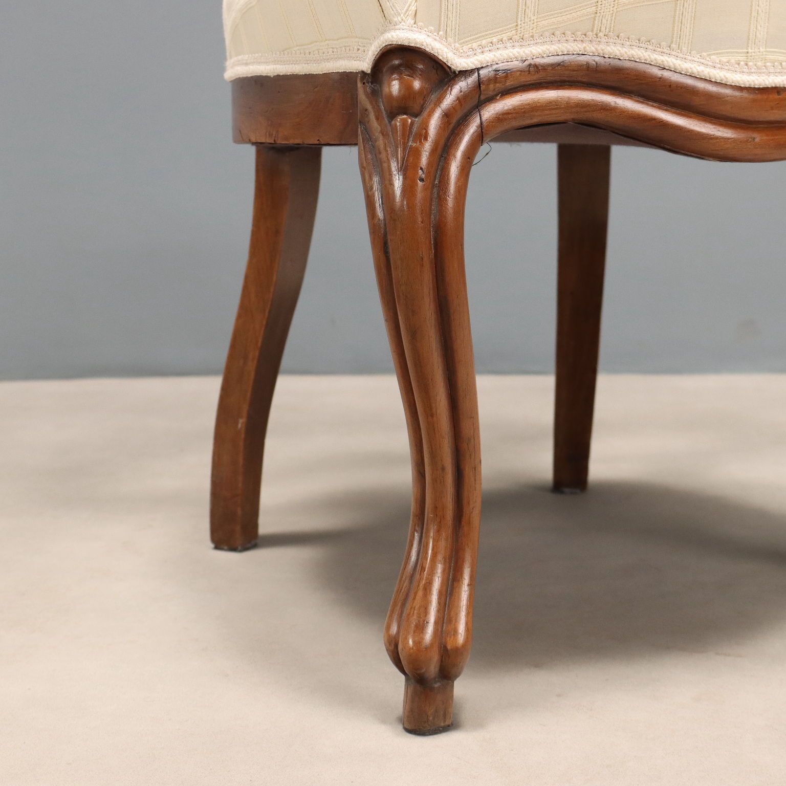 Chaises d'époque Louis-Philippe en noyer et tissu, Italie, XIXe siècle photo buy