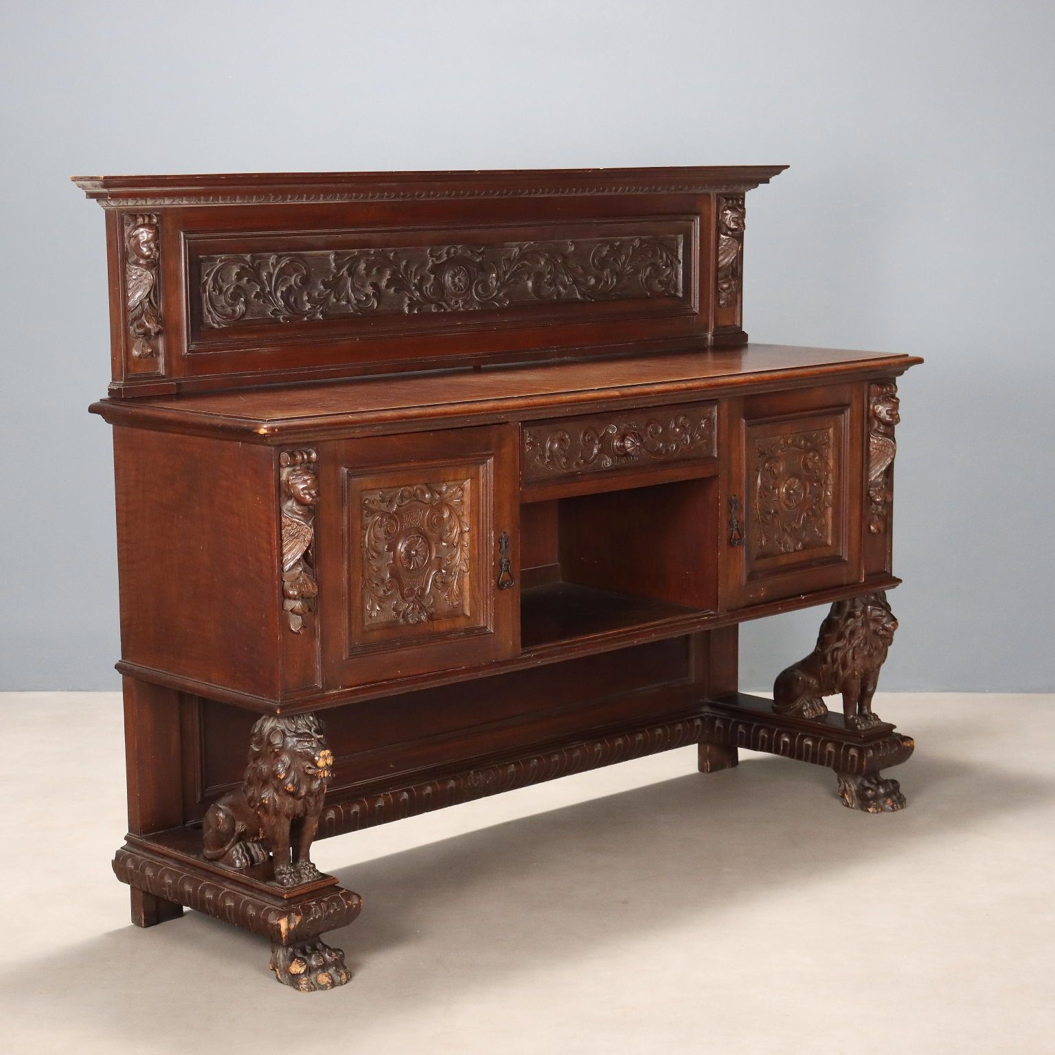 Armoire néo-Renaissance en noyer, Italie, début du XXe siècle