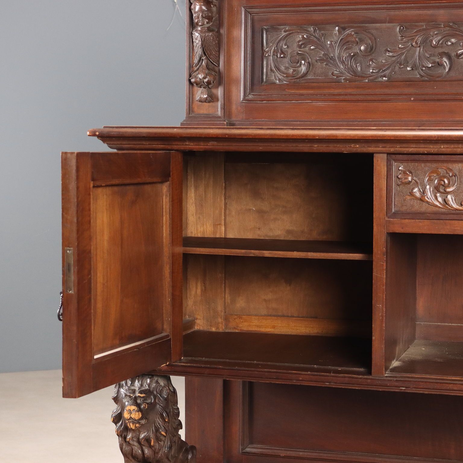 Armoire néo-Renaissance en noyer, Italie, début du XXe siècle photo 700.0