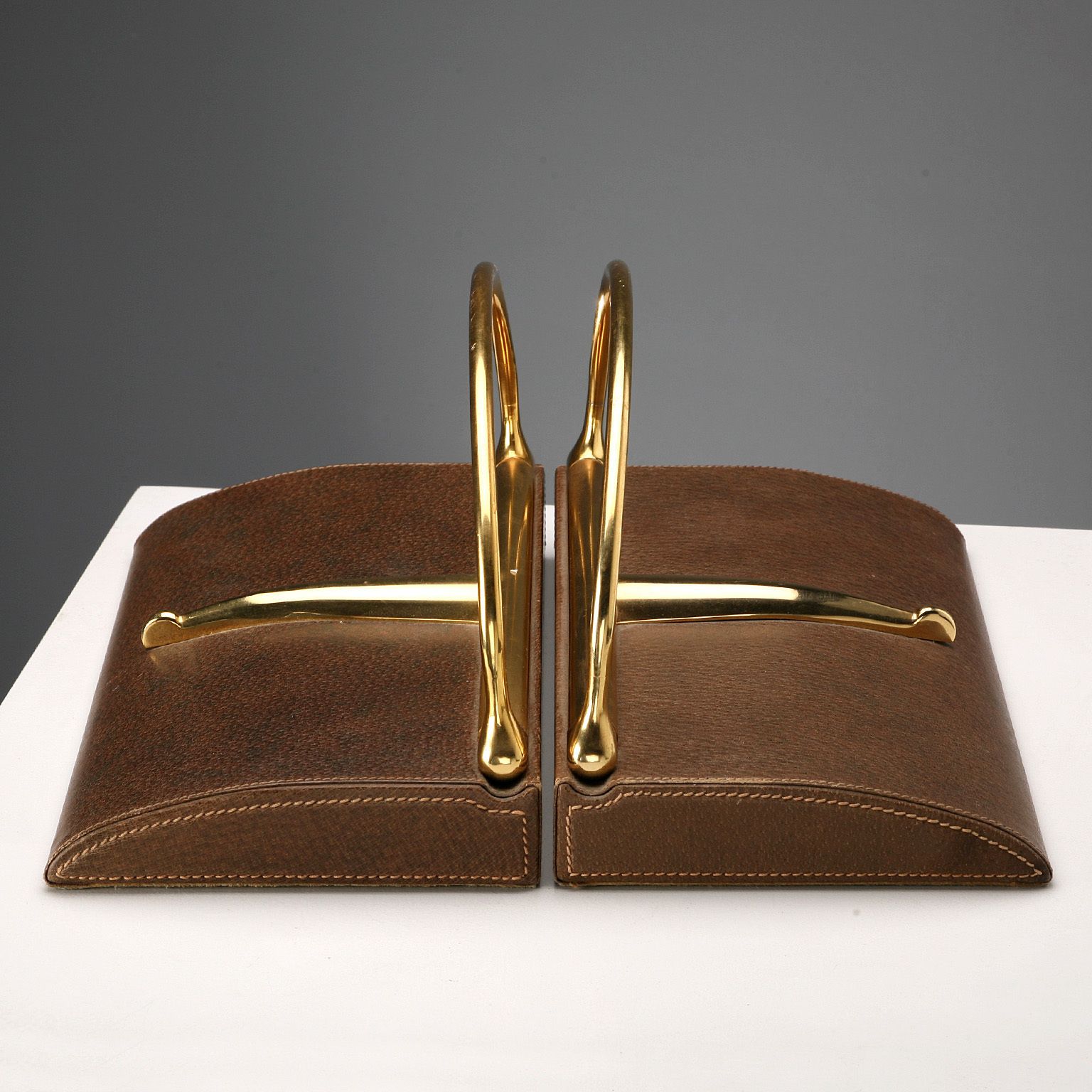 photo vinterior Serre-livres vintage Gucci en cuir et laiton, Italie, années 1970