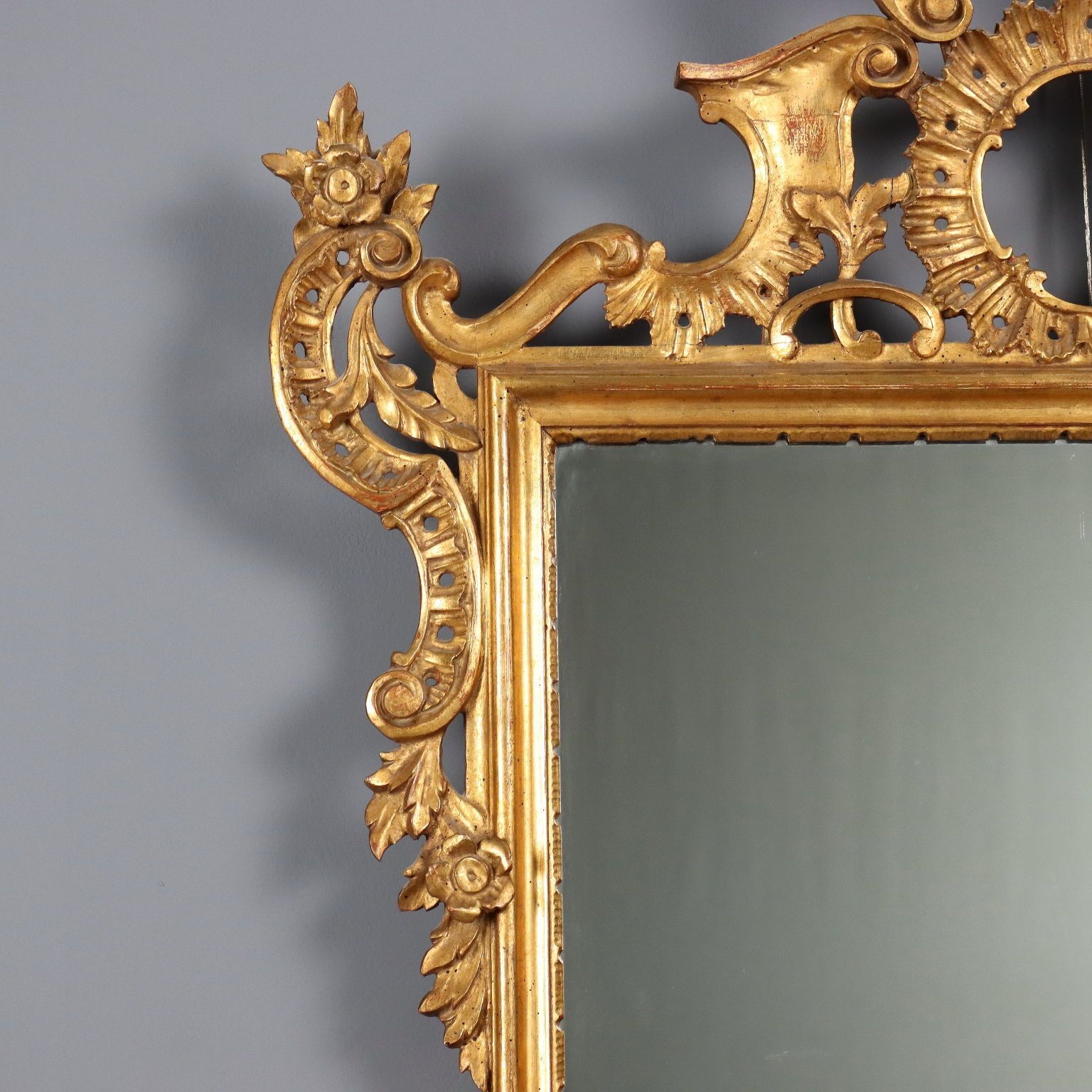 Miroir d'époque en bois sculpté et doré, Italie, XXe siècle photo 940.0