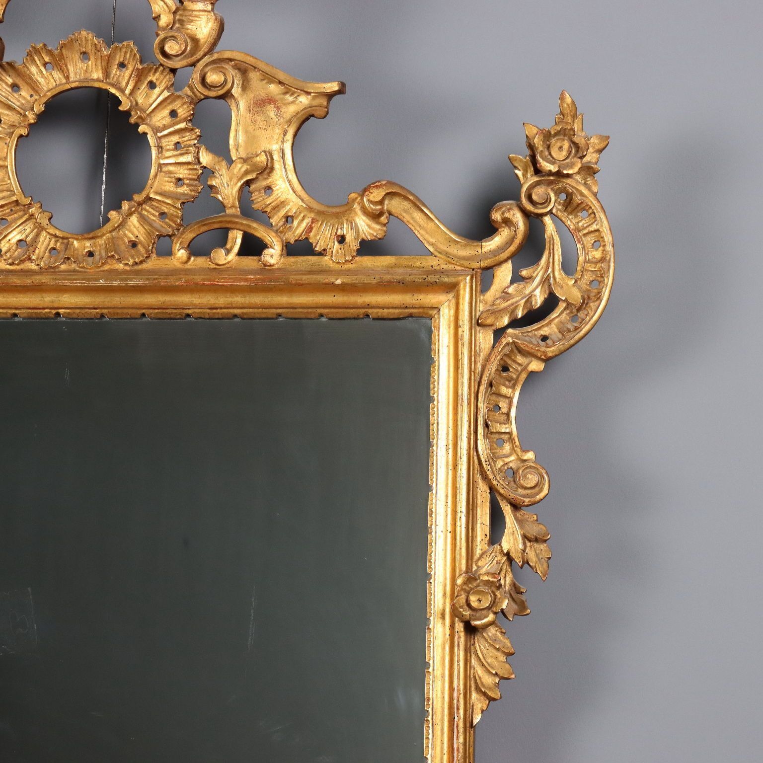 Miroir d'époque en bois sculpté et doré, Italie, XXe siècle photo vinterior