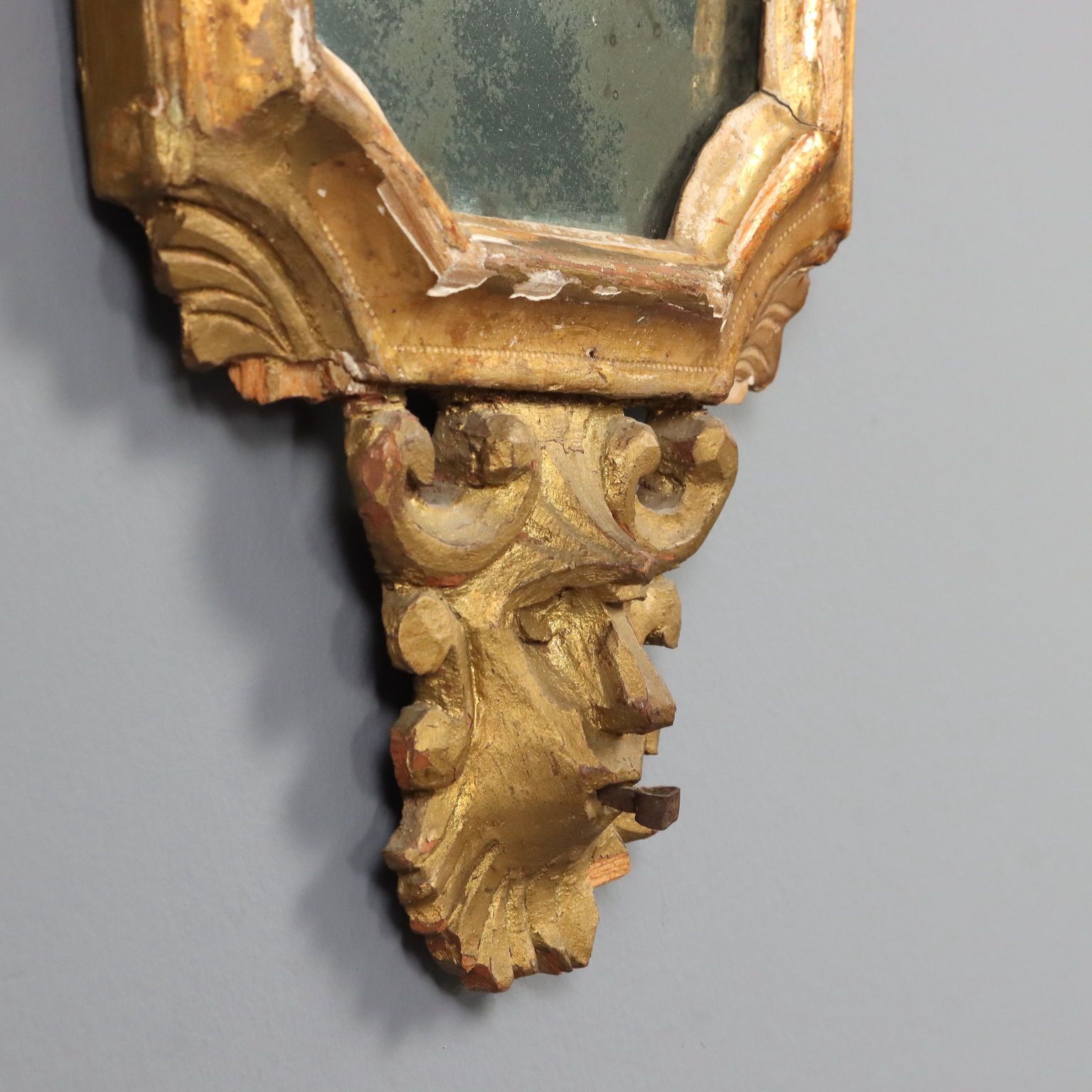 1500.0 Miroirs d'époque en bois sculpté et doré, France, XVIIIe siècle photo