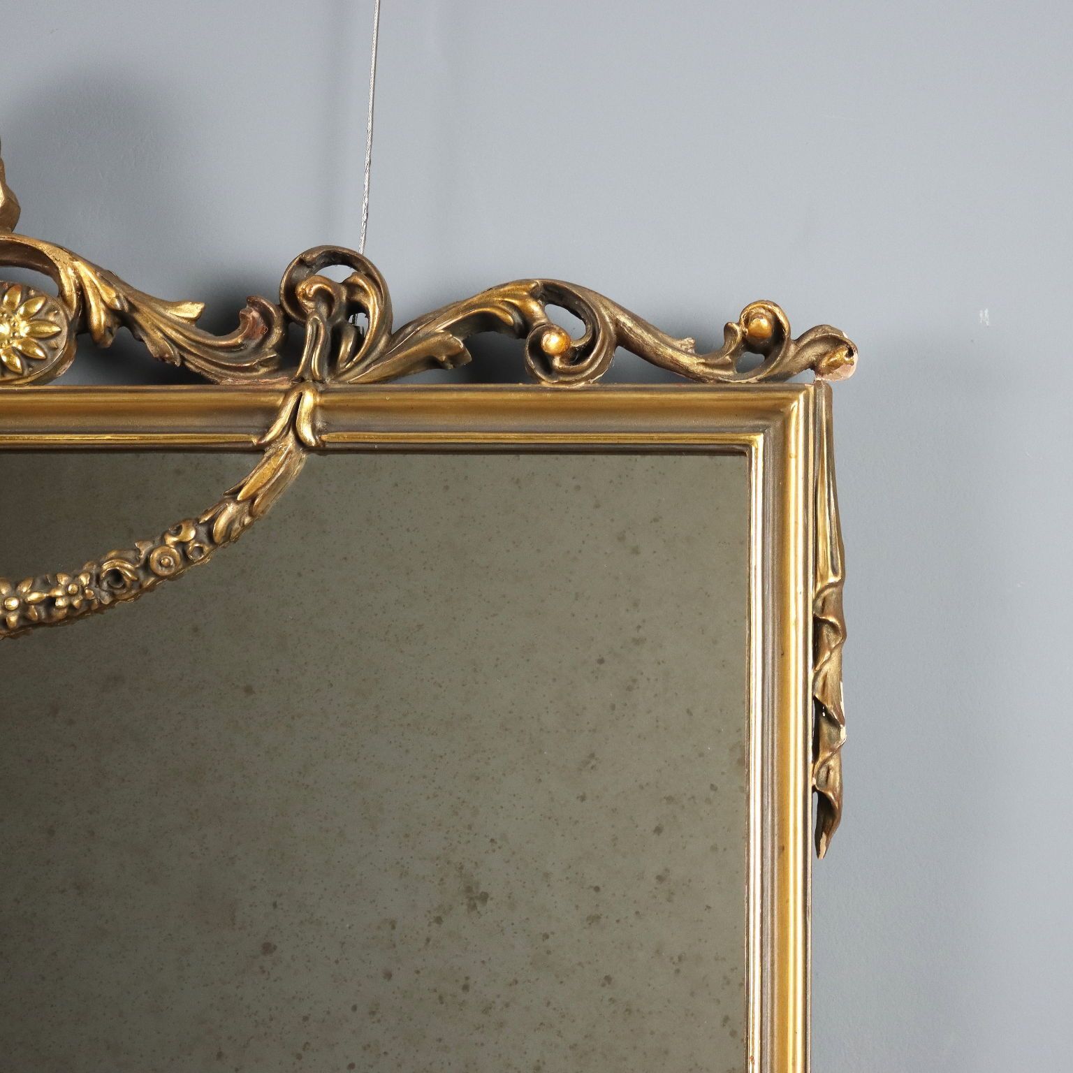 Miroir de style sculpté et doré photo vinterior