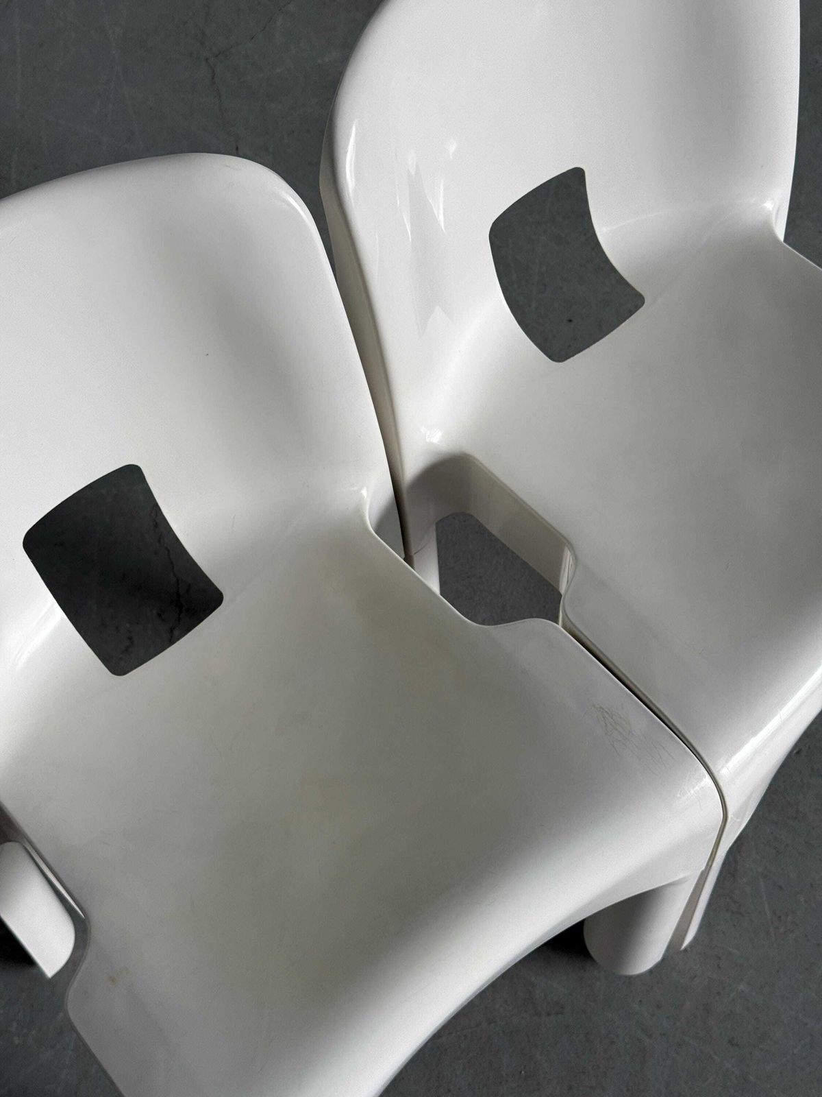 Pair Of Joe Colombo Model ‘4867’ Or ‘Universale’ White Edition Chairs For Kartell, Space Age Era, 1987 Italy photo 724.0