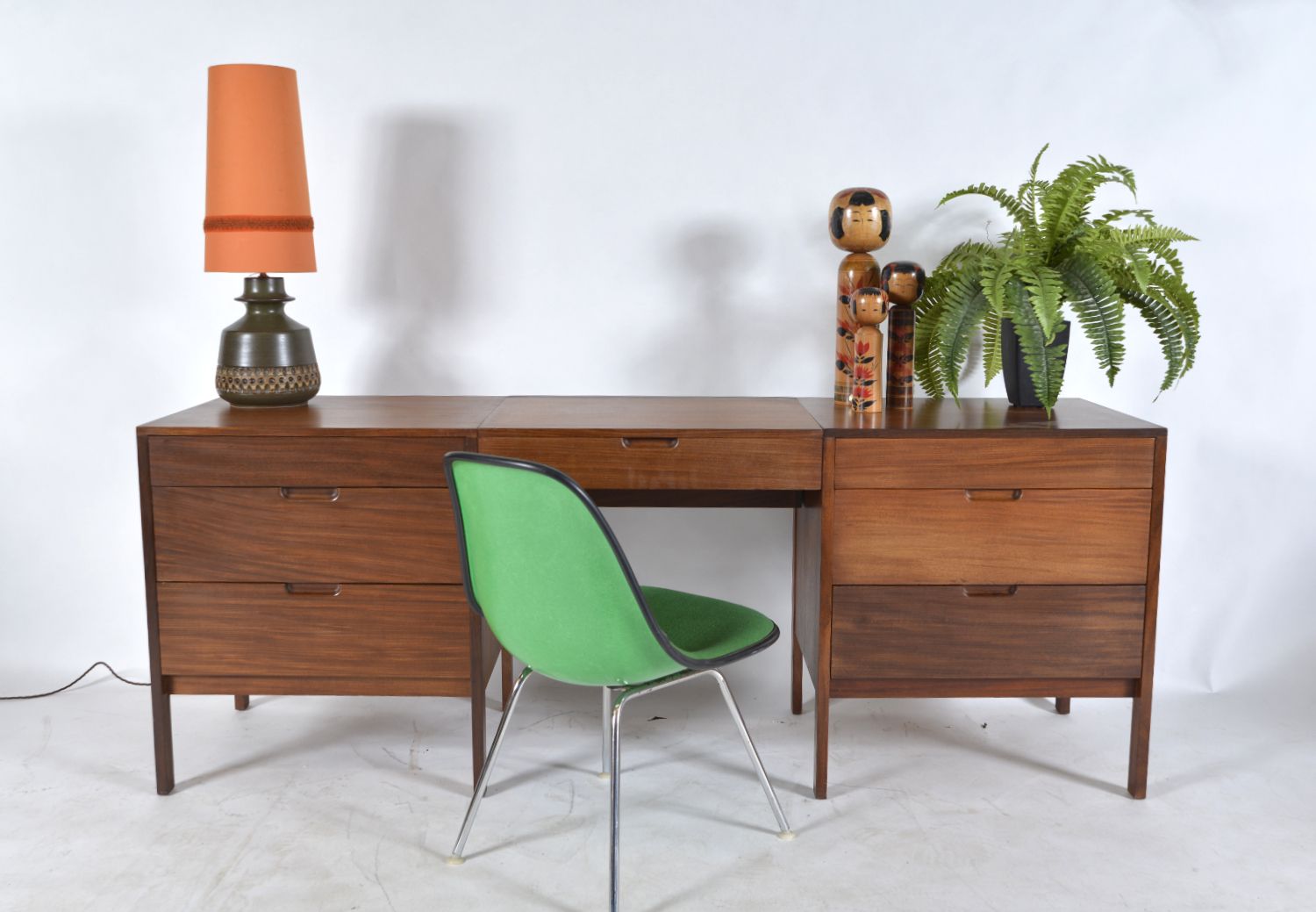 photo furniture 1960s Herman Miller Eames Fibreglass Shell Green Msx 1 Low Dressing Occasional Chair