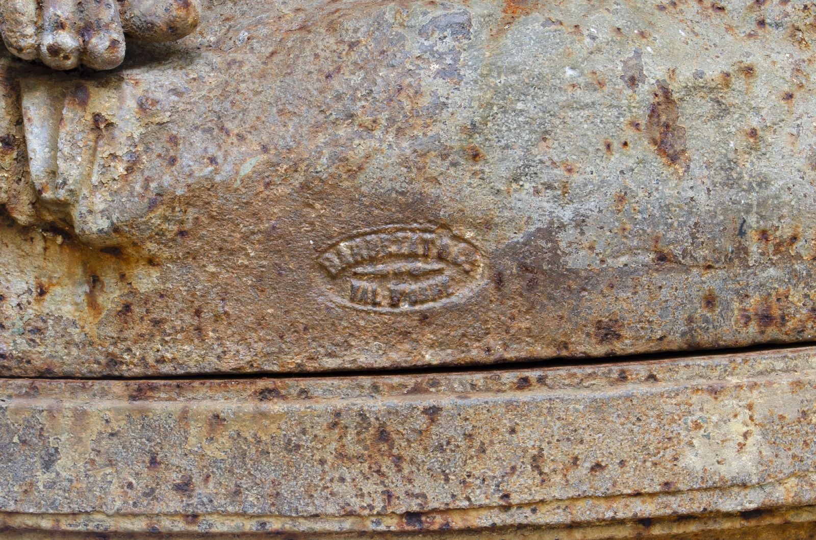 photo vinterior Mid 19th Century Monumental Neoclassical Triple Basin Iron Fountain With Sculptural Motif Of Children By Val D'osne Foundry, France