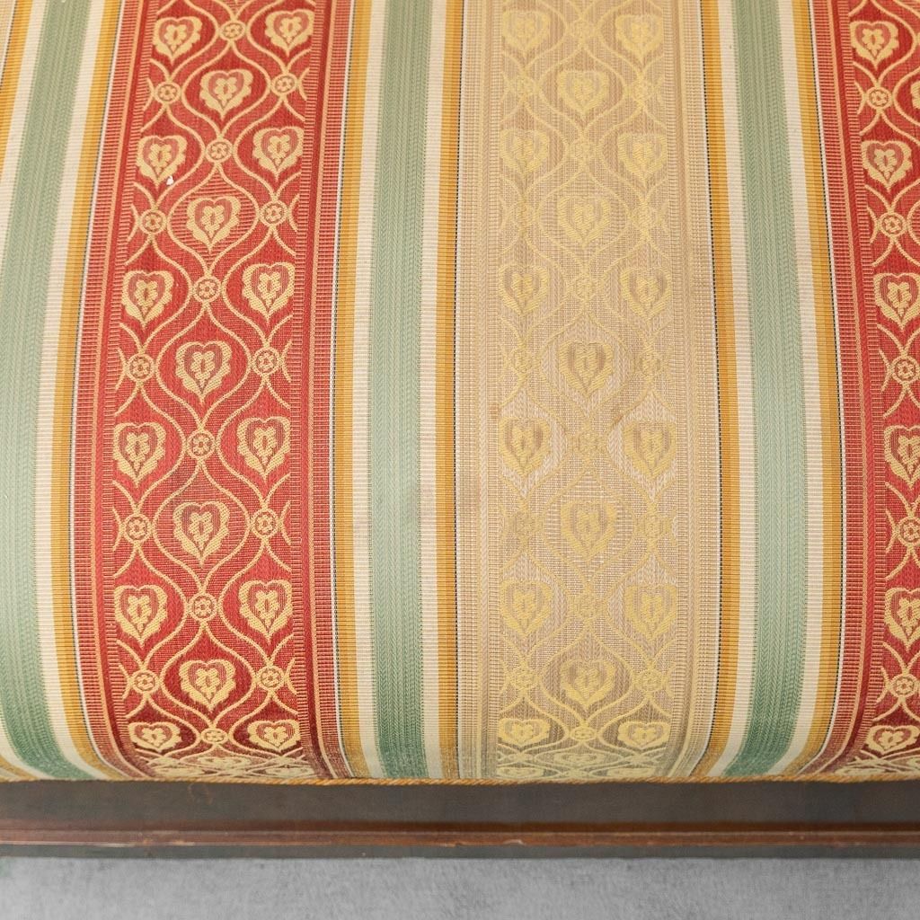 photo vinterior 3 Seater Vintage Wooden Sofa With Striped Fabric From The 1950s, Classic And Elegant