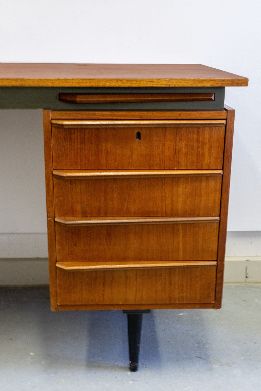 photo vinterior Mid Century Modern Teak Desk, Dutch, Cees Braakman