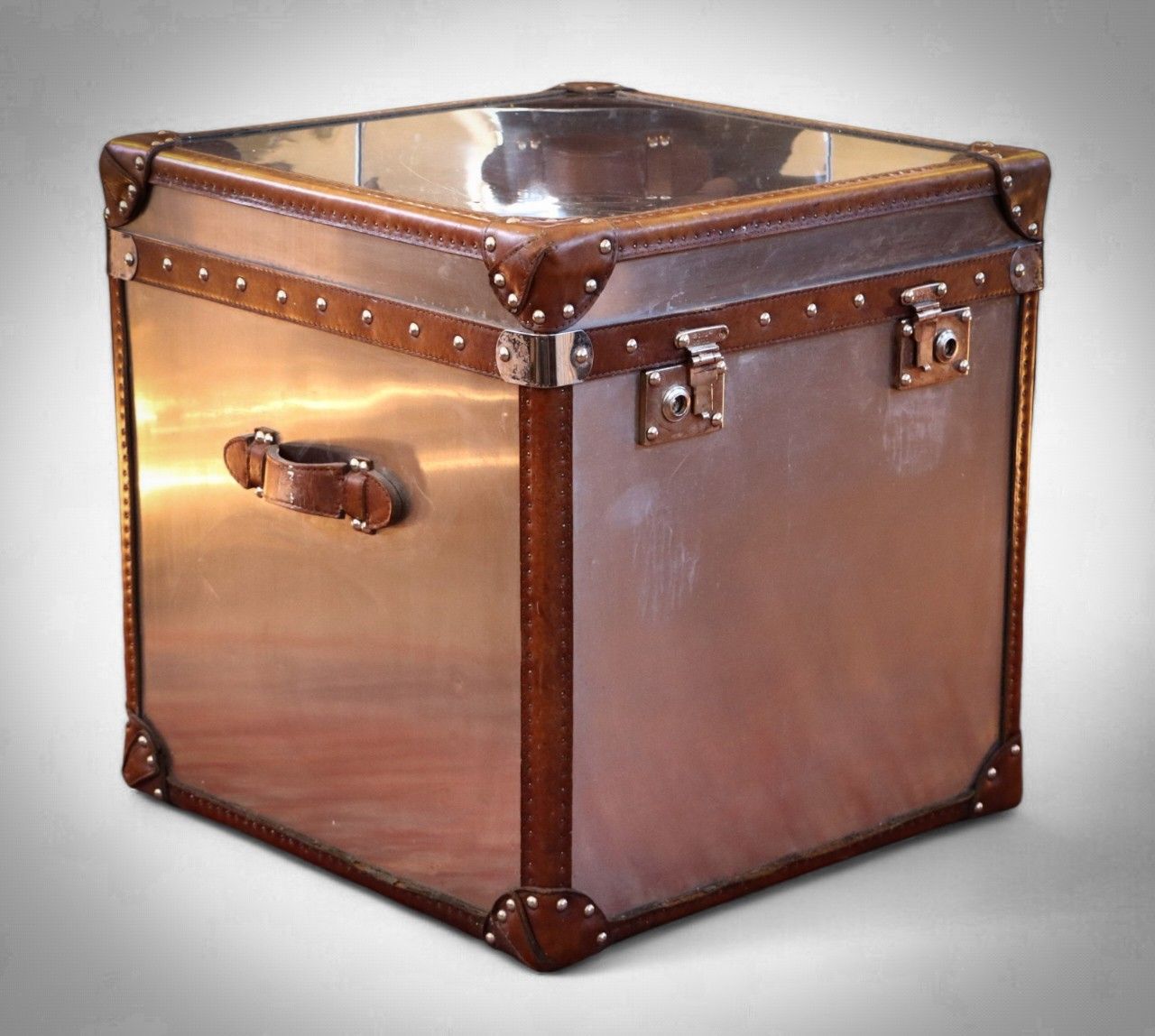 Superb Timothy Oulton White Star Trunk Steel Leather Bedside Side Table Antique photo Furniture