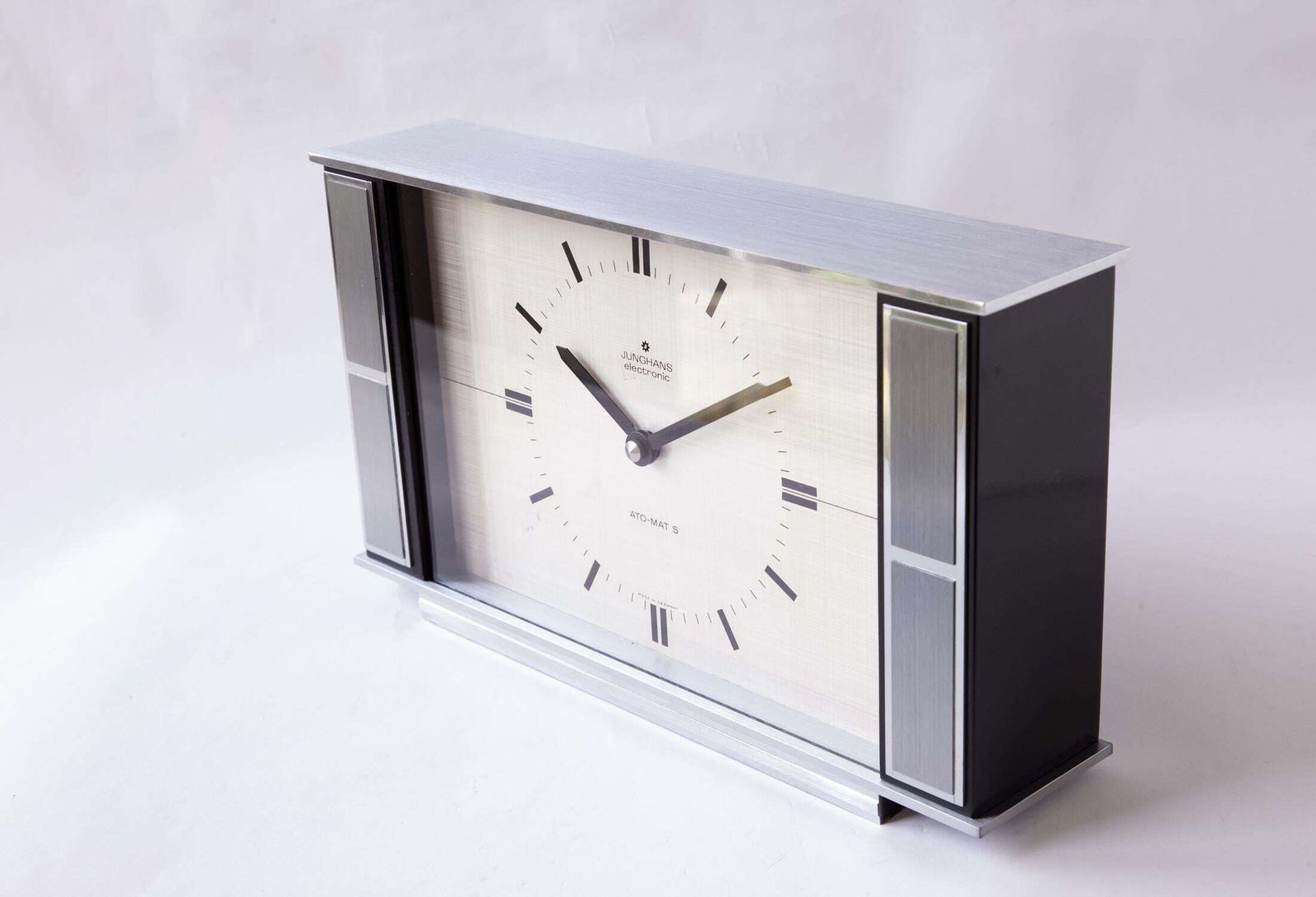 Elegant 1960s Junghans Desk Clock Mid Century Modern Space Age Table Atomic Germany Mcm Mantel Shelf photo for sale