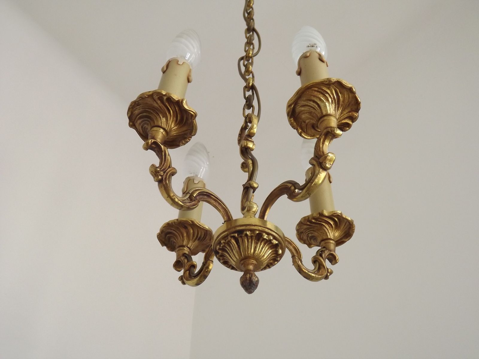 Lustre Art Nouveau français à 4 lumières en bronze, feuilles d'acanthe enroulées photo Luminaires