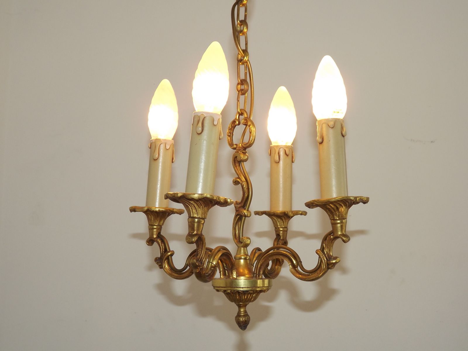 photo buy Lustre Art Nouveau français à 4 lumières en bronze, feuilles d'acanthe enroulées