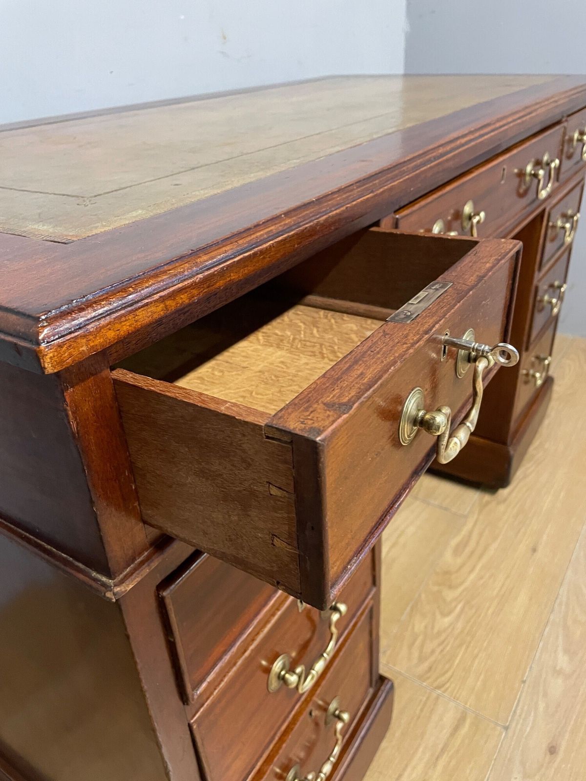 Edwardian Mahogany Pedestal Three Part Desk With A Tooled Leather photo vinterior