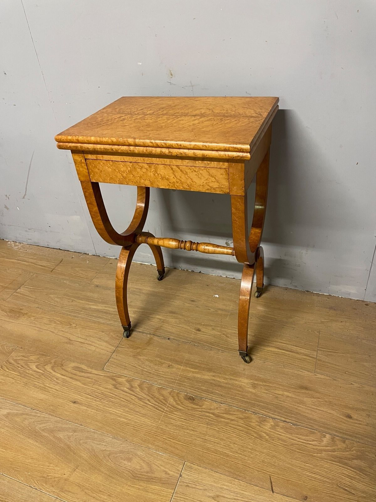 photo vinterior C19th Biedermeier Birds Eye Maple Card Table