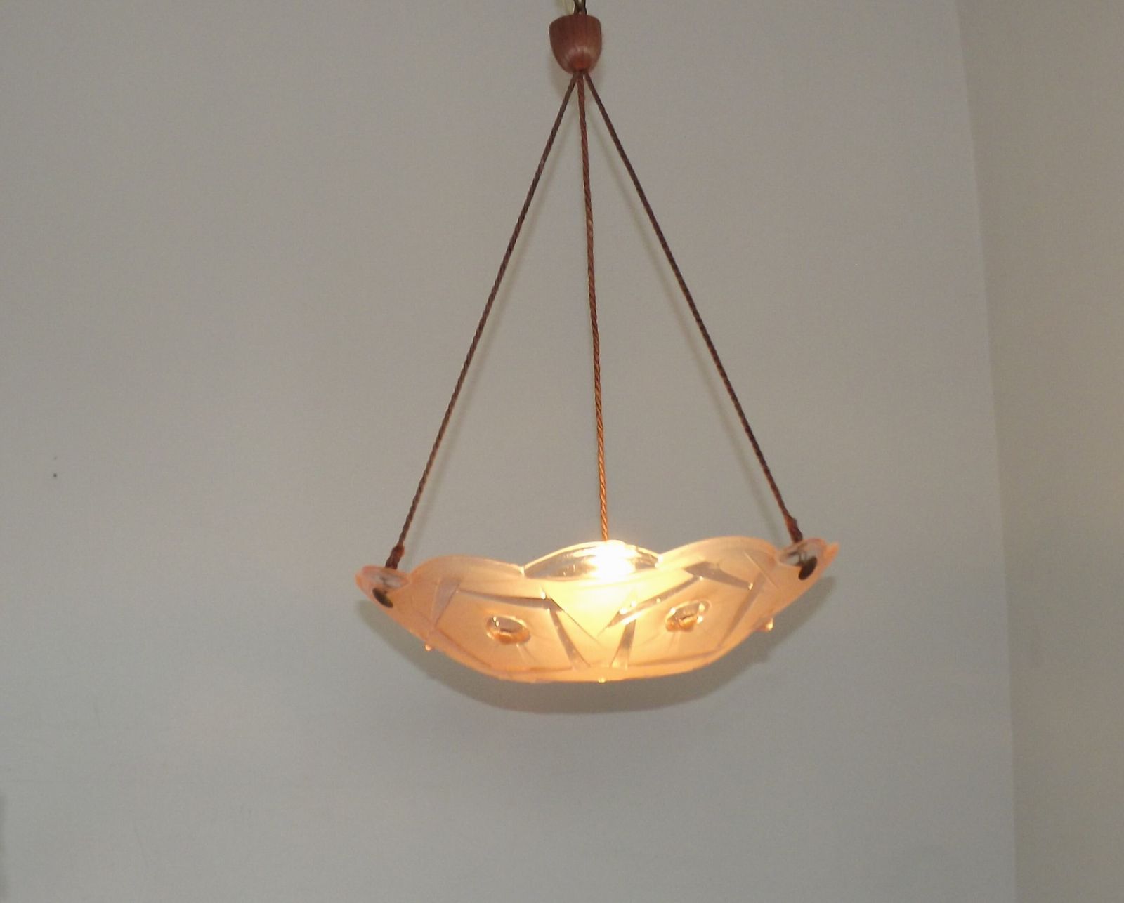 French Art Deco Stamped 1053 Pink Glass Plafonnier Hanging Light Pink Ropes photo vinterior