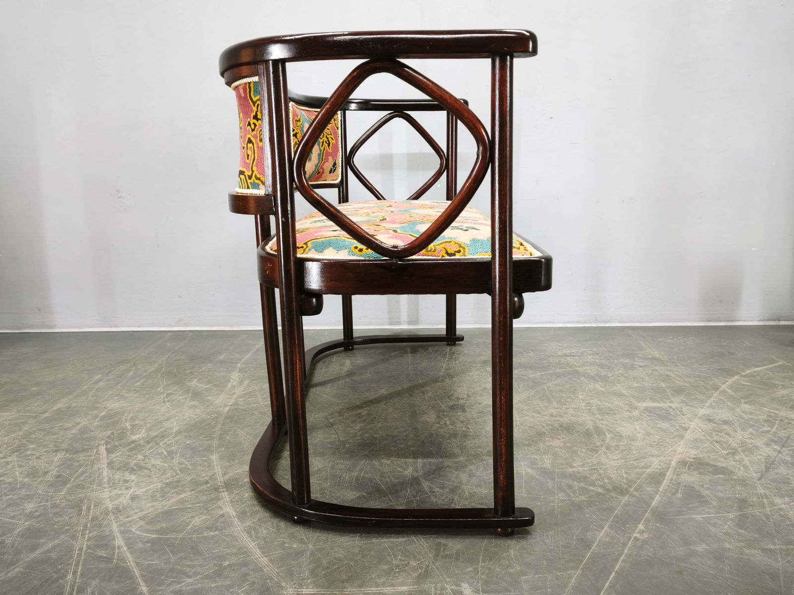 photo vinterior Josef Hoffmann Style Fledermaus Art Nouveau Sofa, 1930s